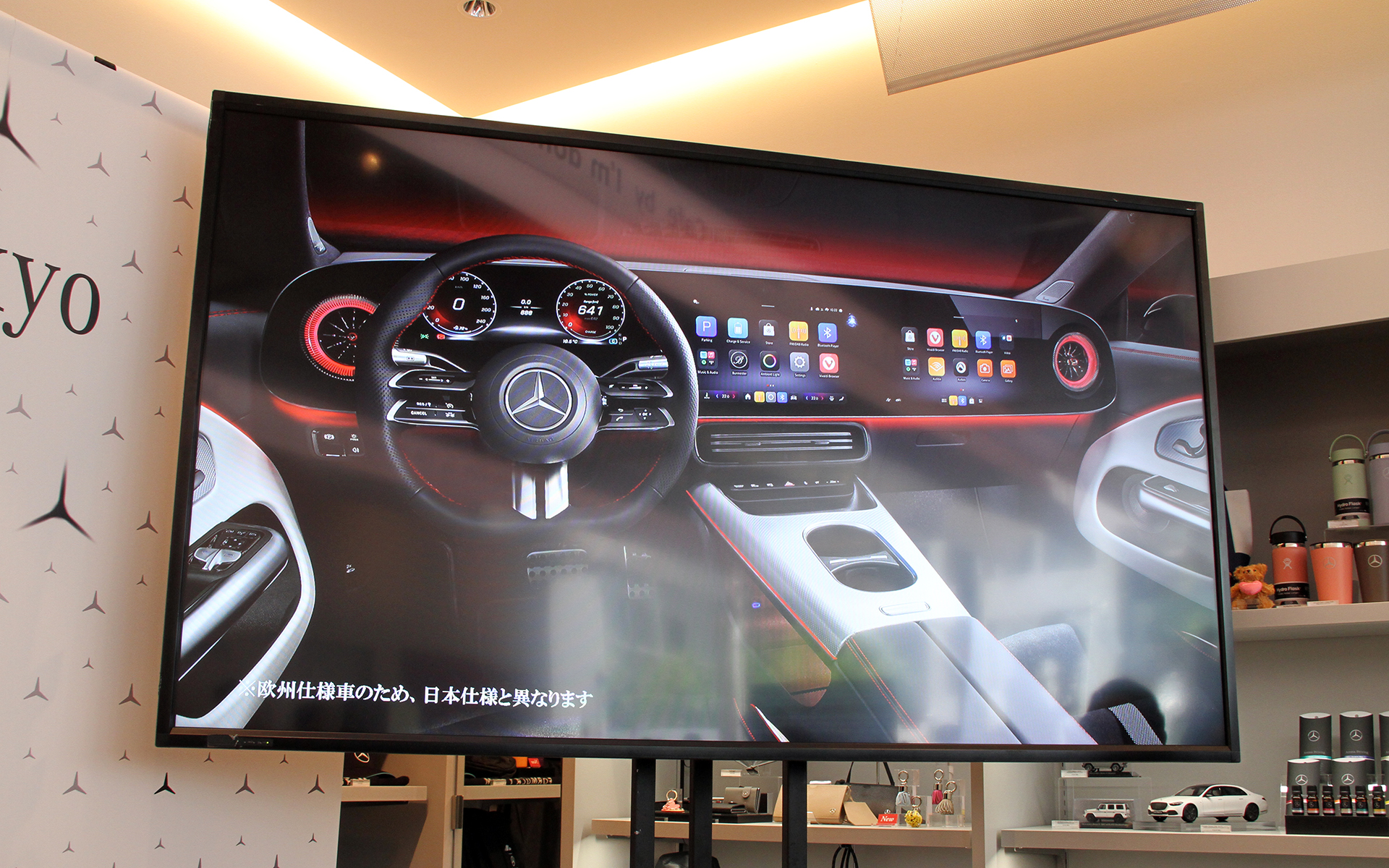 インテリア。AIベースの音声アシスタントとGoogle Mapsのデータに、メルセデス独自のユーザーインターフェースおよび車両制御を組み合わせたナビゲーションを搭載