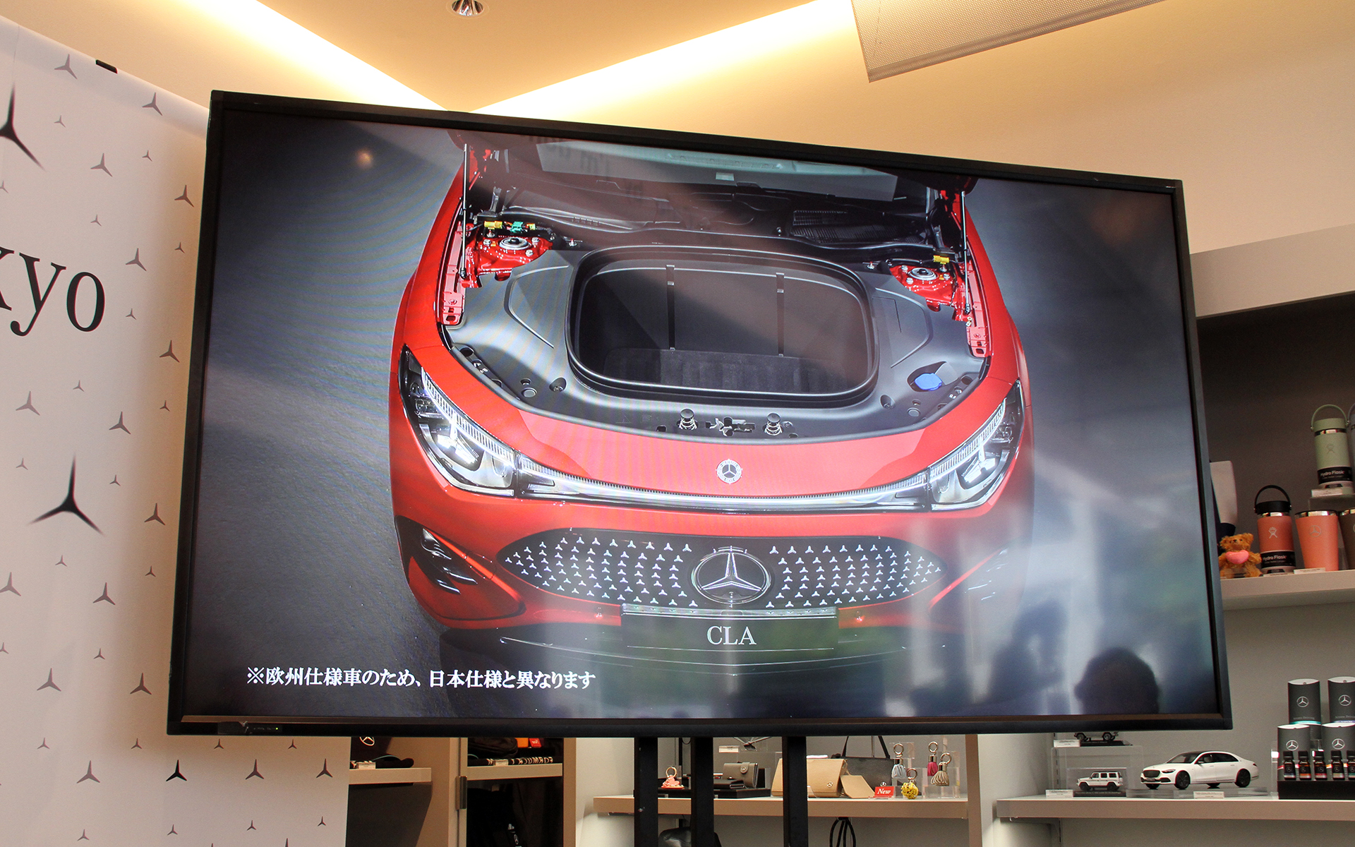 メルセデス・ベンツとして初めてフロントトランク、通称フランクを採用