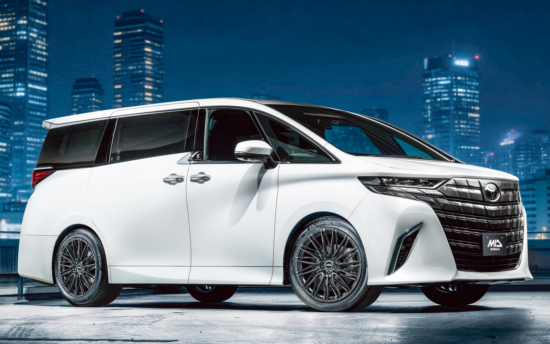 MID レフィナーダ「モーション6」（グロスブラック）×トヨタ「アルファード」