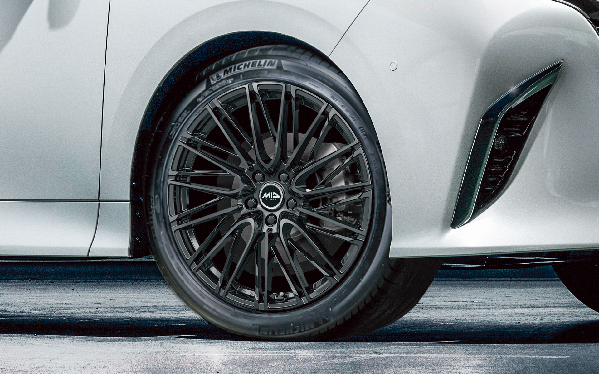 MID レフィナーダ「モーション6」（グロスブラック）×トヨタ「アルファード」