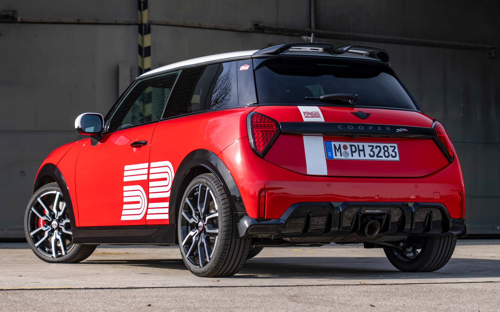 特別モデル「MINI 1965ビクトリーエディション」