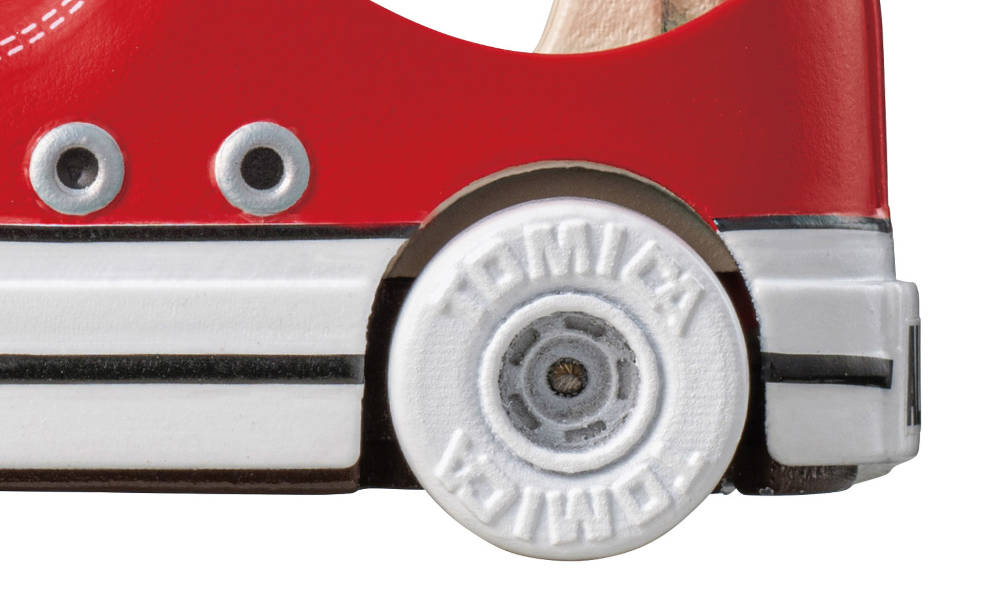 タイヤには「TOMICA」の文字が入る