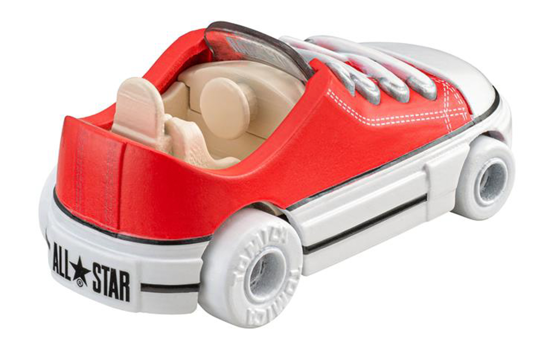 運転席やステアリングまでしっかり作り込んでいる