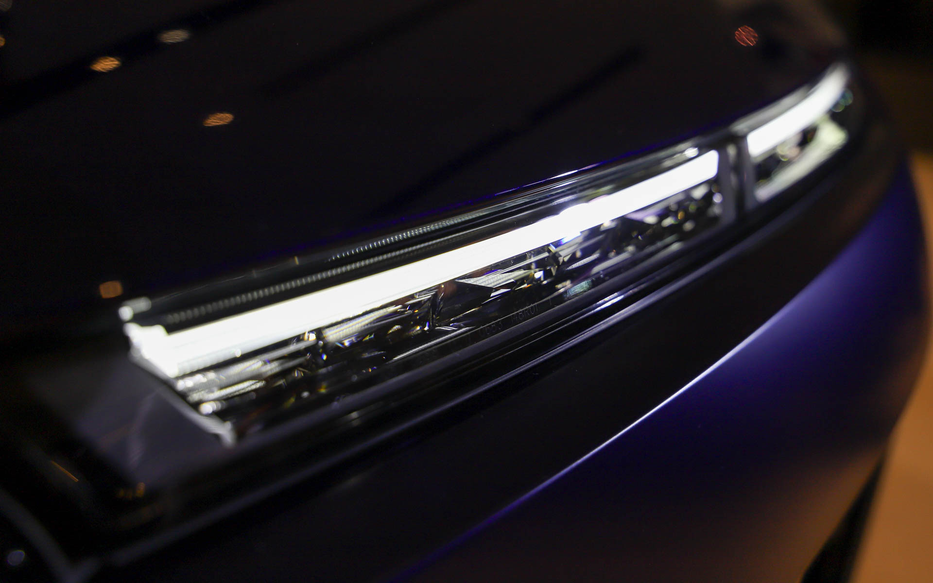 クリスタルが輝くヘッドライト