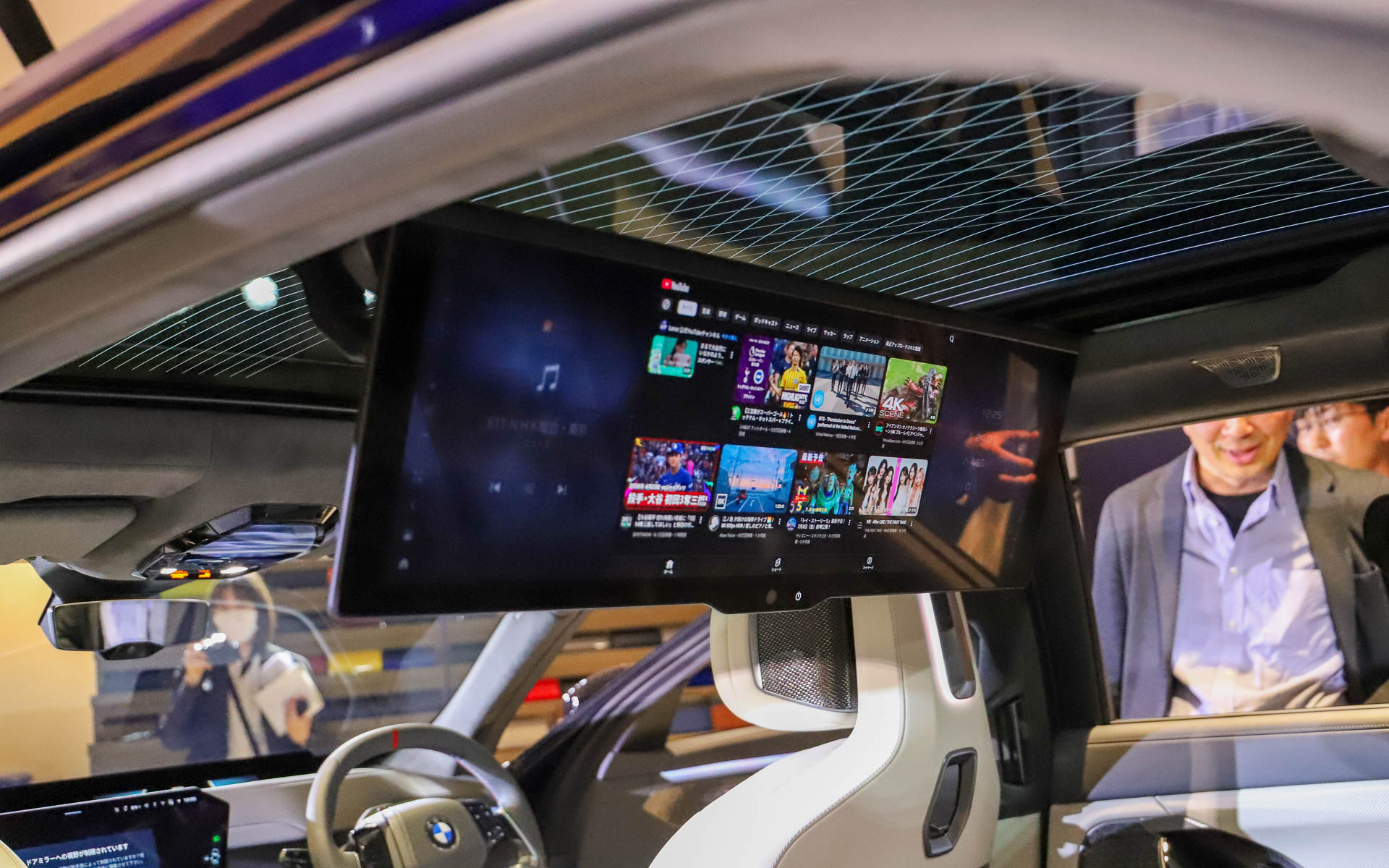 BMWシアター・スクリーンを装備