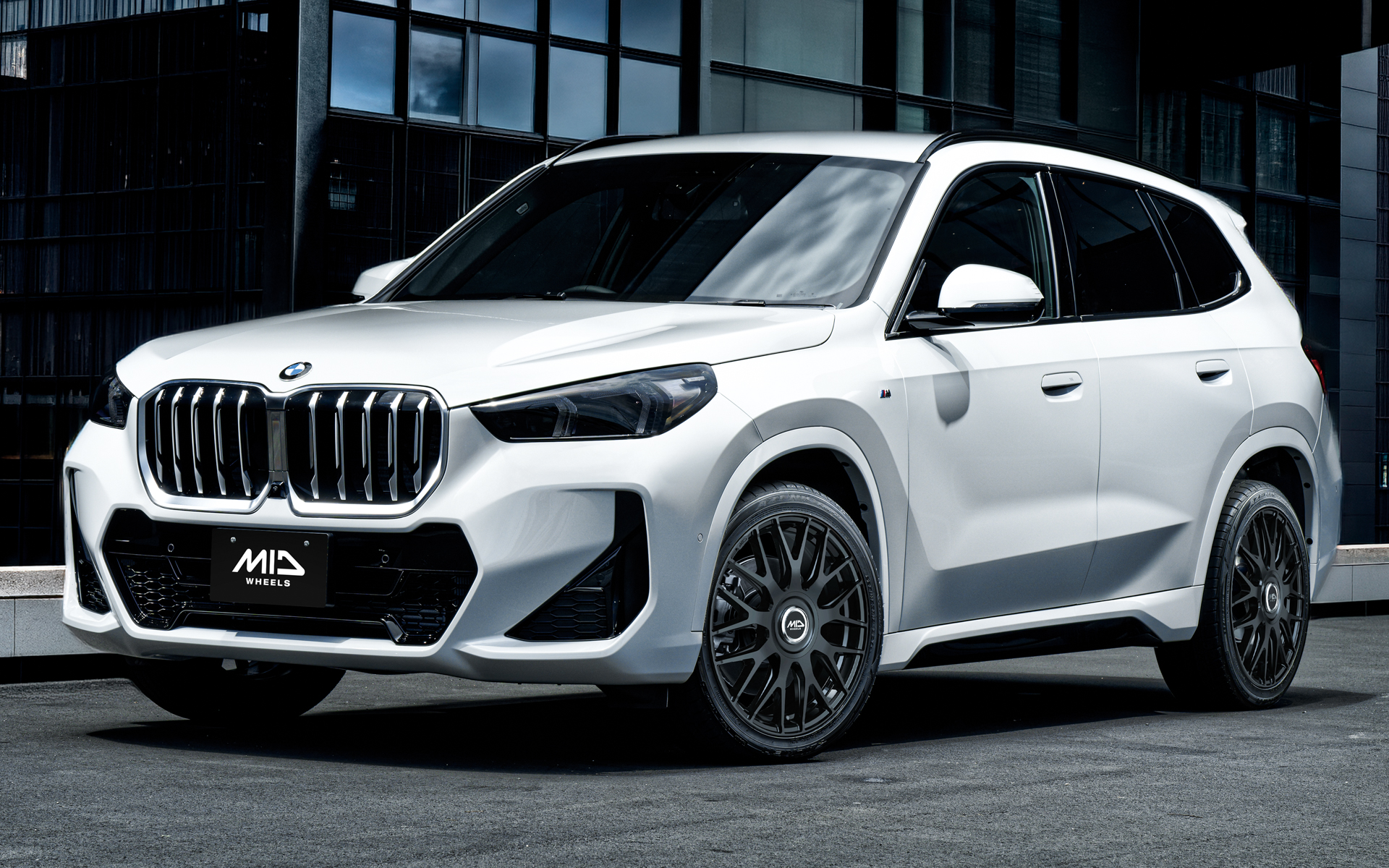 MID EXCLUSIVE 029M×BMW「X1」