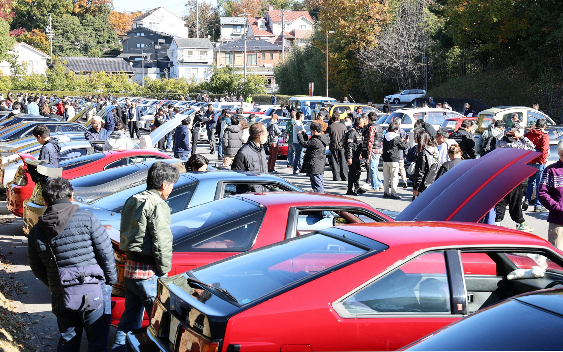 愛車仲間との交流（過去のイベントの様子）