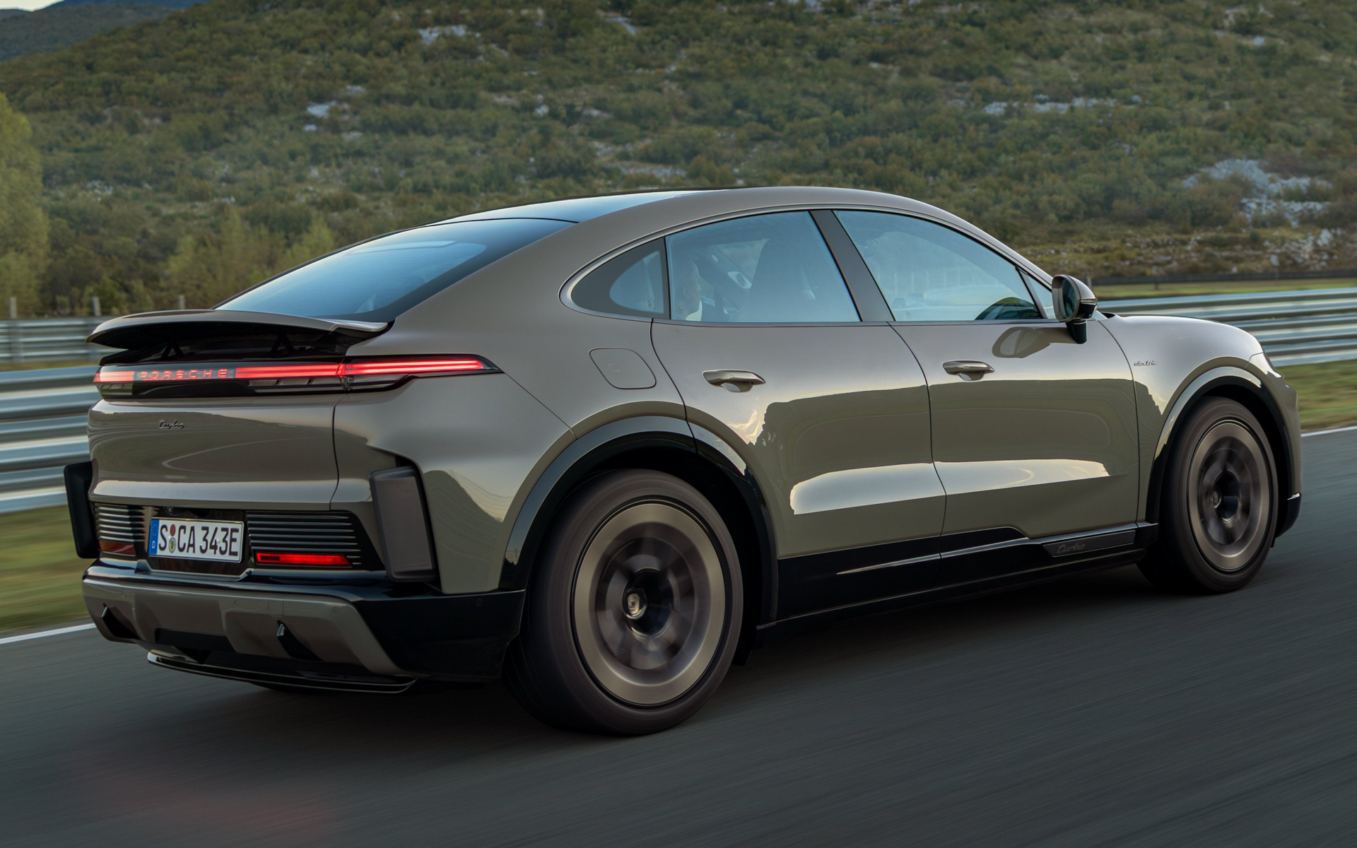 カイエン・ターボ・クーペ・エレクトリック