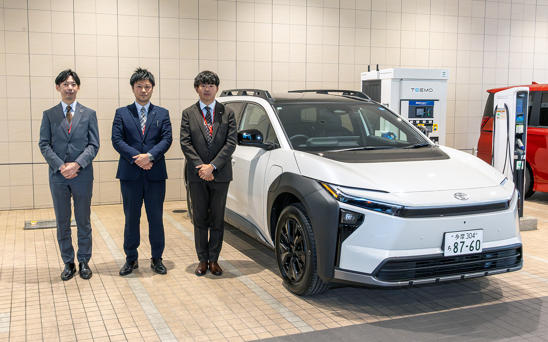 トヨタが展開する150kW主体の高速充電網「TEEMO」についての取材会が開催。トヨタの担当者だけでなく販売の現場から営業スタッフも参加した