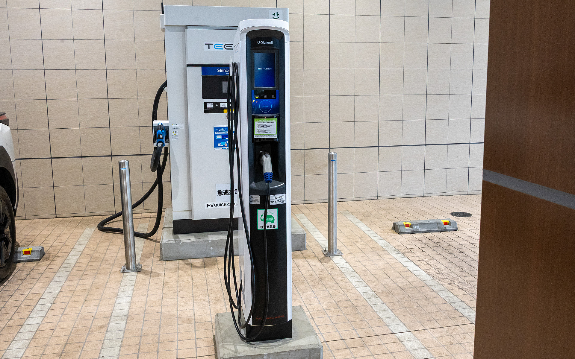 こちらは普通充電器