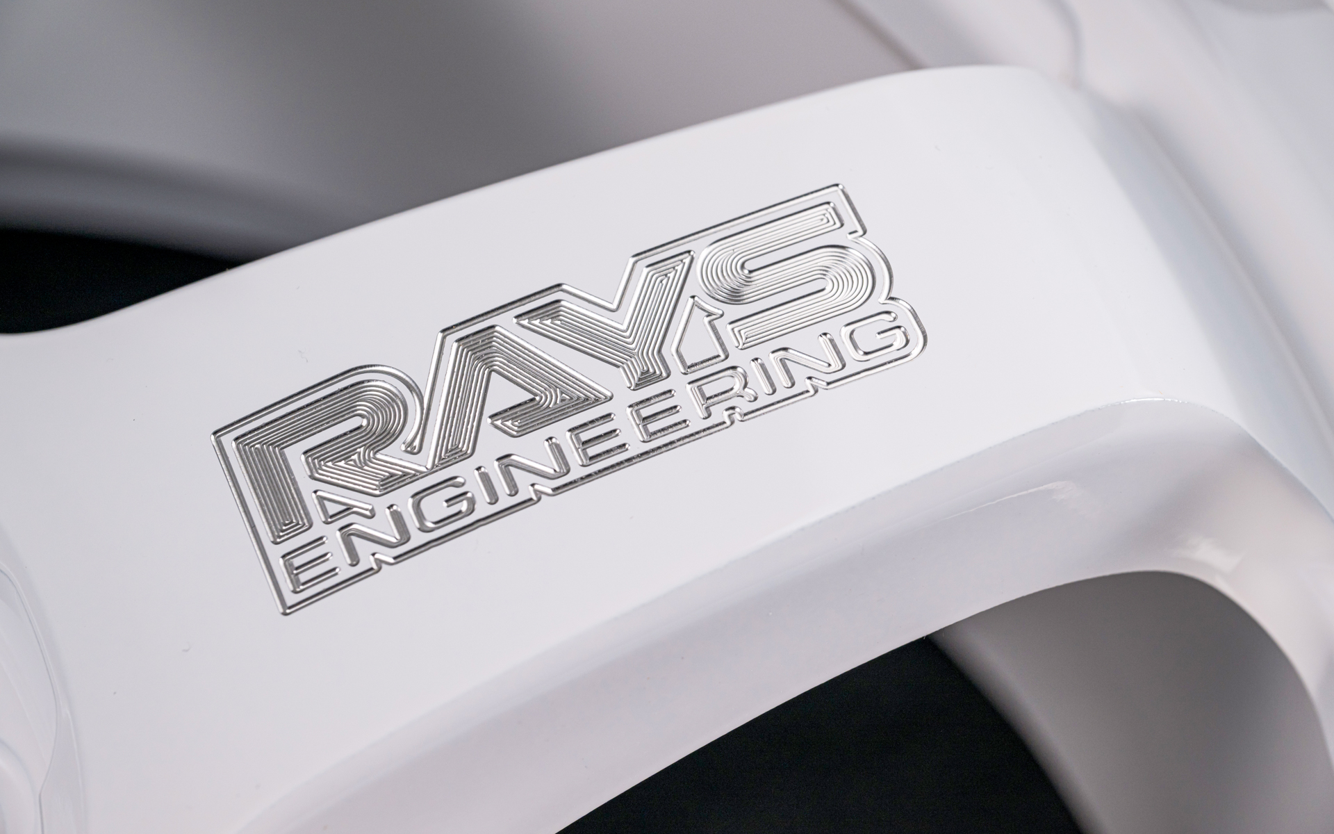 「A.M.T.（ADVANCED MACHINING TECHNOLOGY）」による切削ロゴ