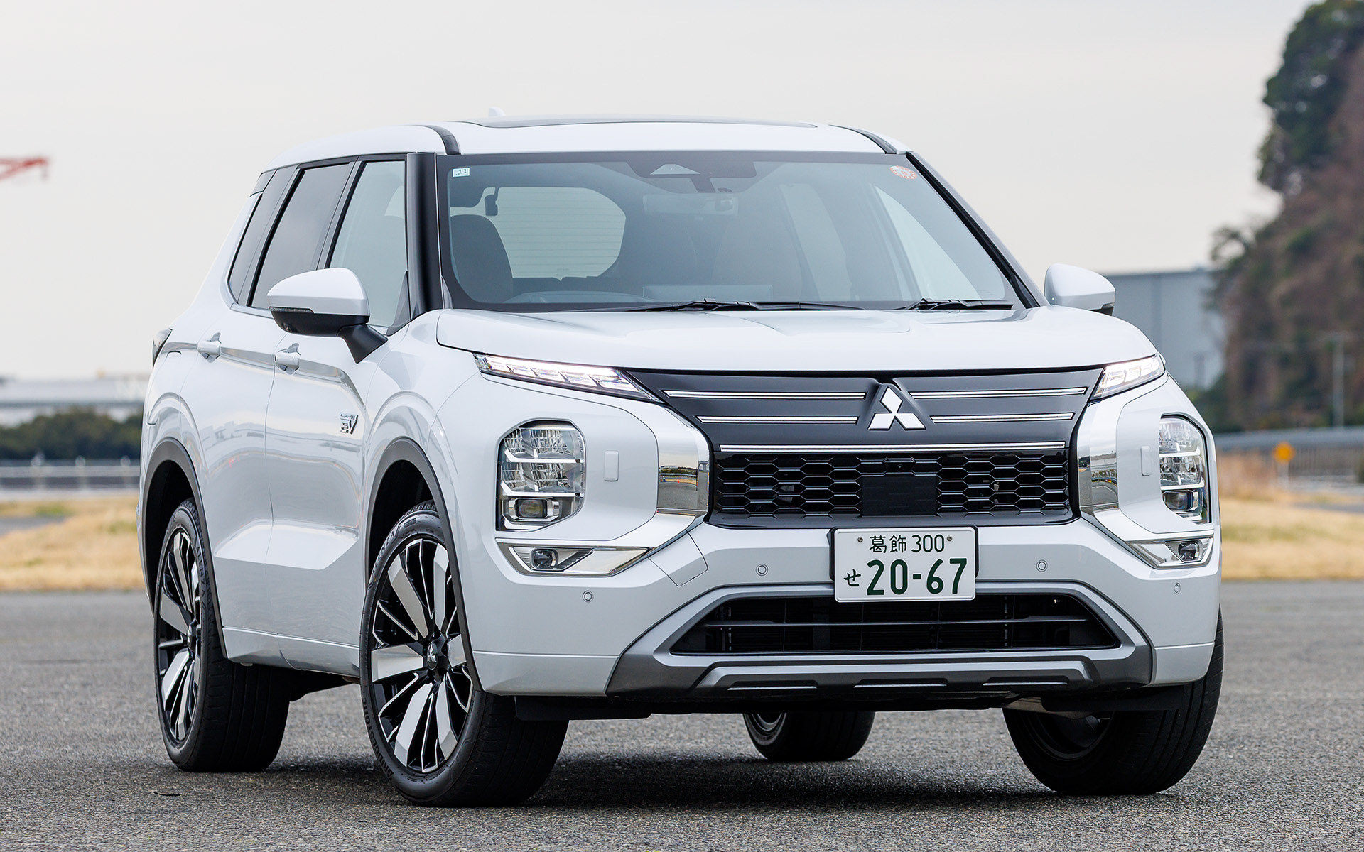 試乗車の「P Executive Package」（662万5300円）。ボディサイズは4720×1860×1750mm（全長×全幅×全高）、ホイールベースは2705mm