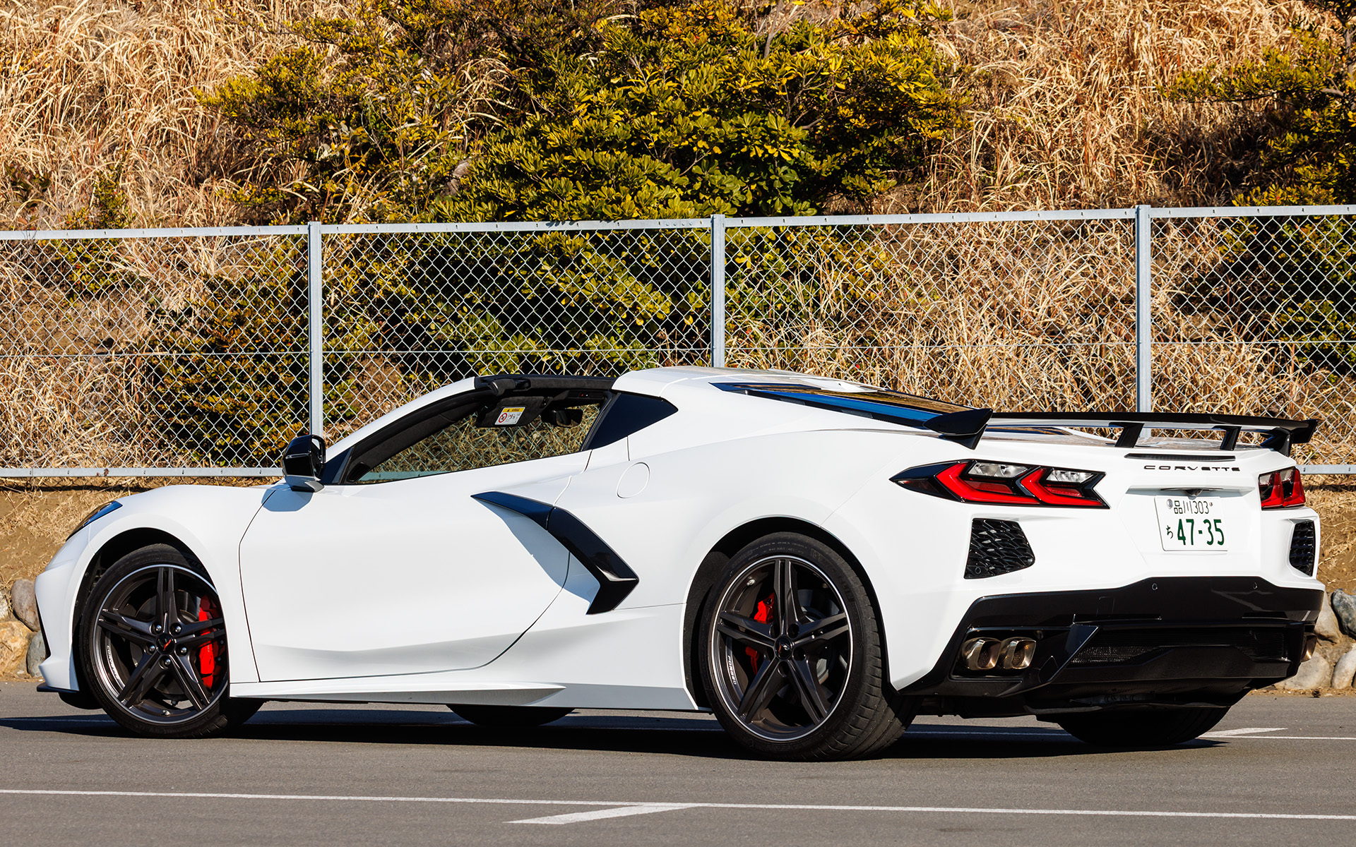 ボディサイズは4630×1940×1225mm（全長×全幅×全高）、ホイールベースは2725mm、車両重量は1670kg