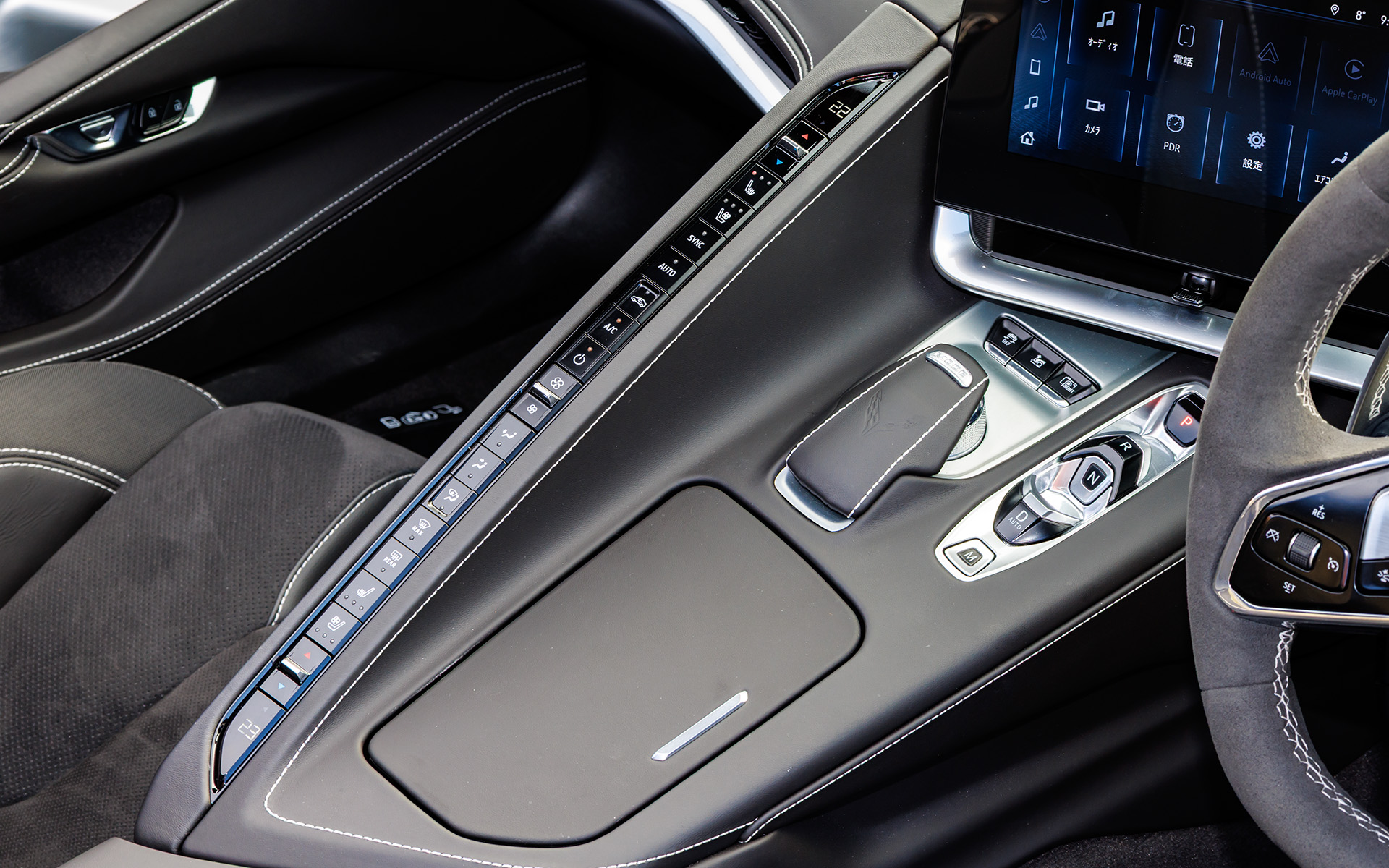 カスタムレザーラップドインテリアを採用するほかBose14スピーカーパフォーマンスシリーズサウンドシステムを標準装備