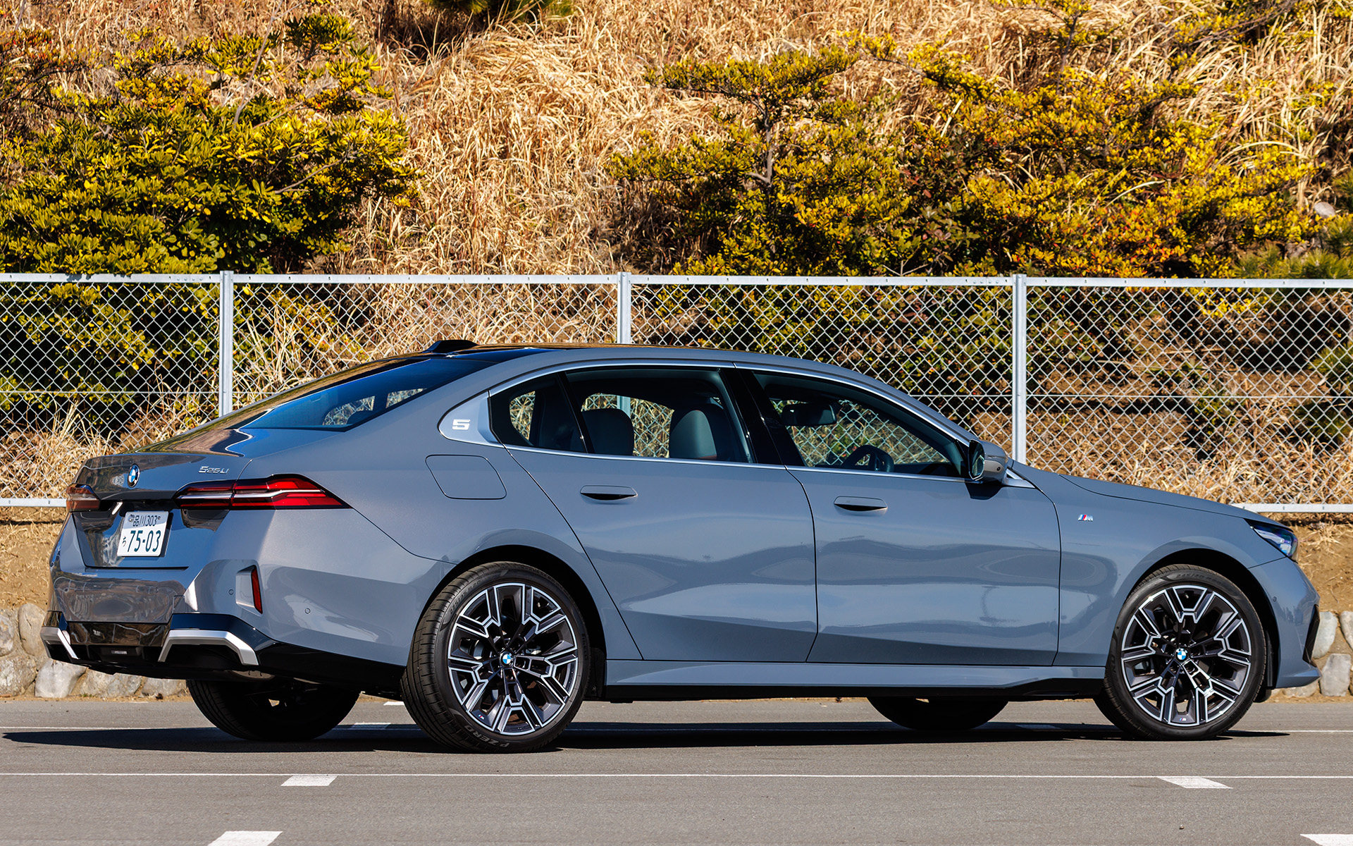 ボディサイズは5175×1900×1520mm（全長×全幅×全高）、車両重量は1790kg