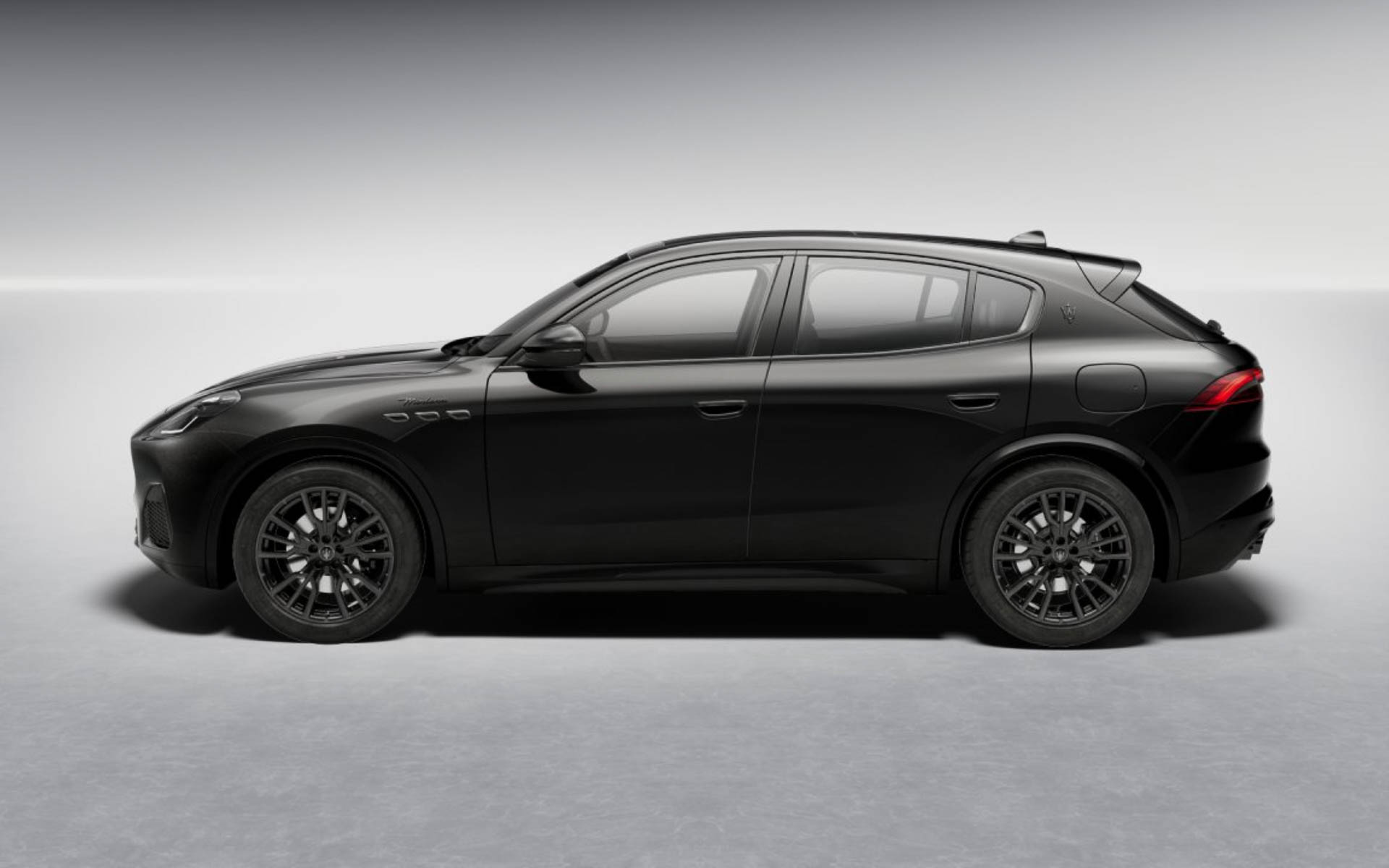 「グレカーレ モデナ ネロ・インフィニート」