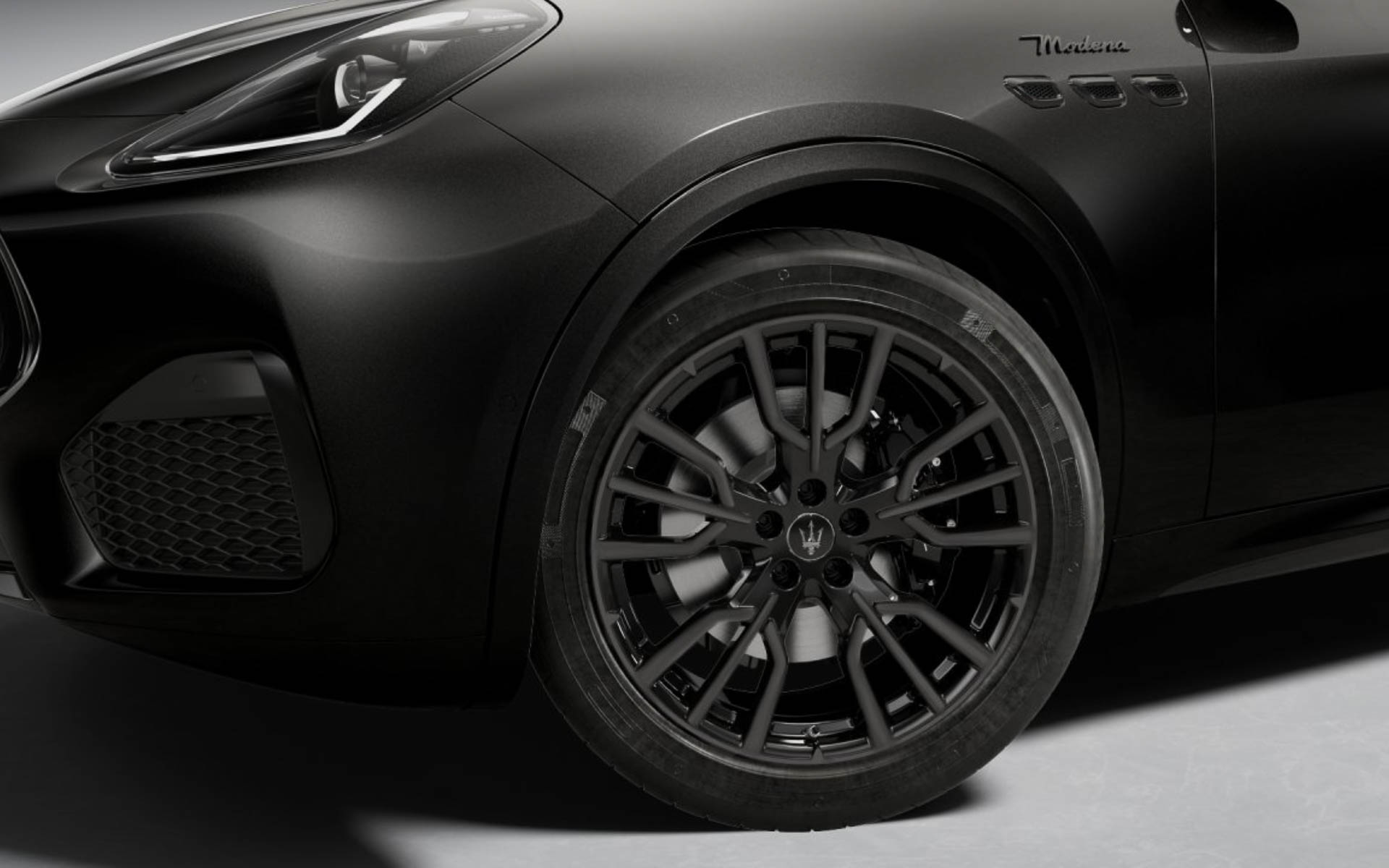 「グレカーレ モデナ ネロ・インフィニート」