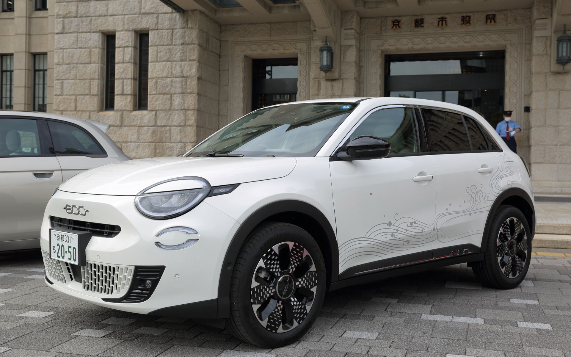 フィアットがバッテリEV「600e」を京都府京都市公用車として寄納した