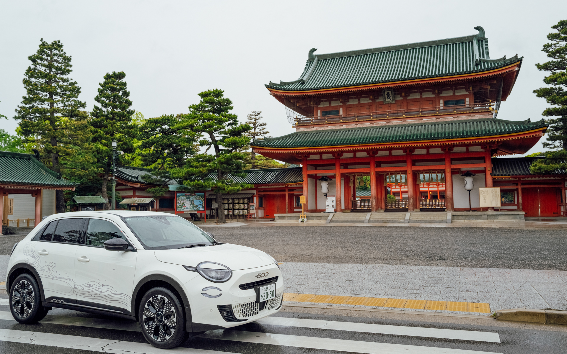 寄納された600eは今後、京都市の公用車として日常的に使用される