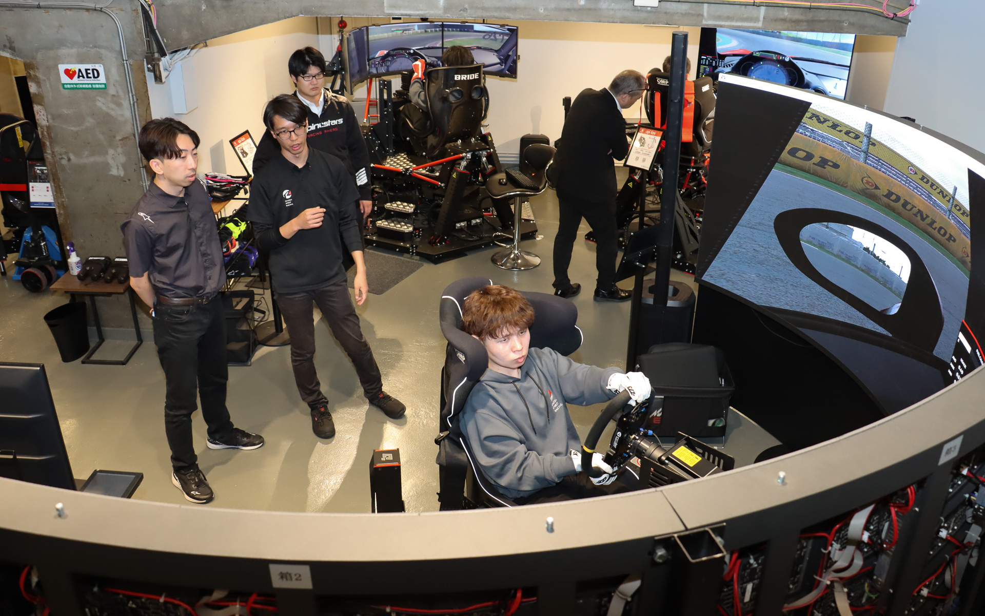 SPKヘリテージ・センターの地下1階にあるドライビングシミュレーター機材の研究施設「シミュレーターラボ」