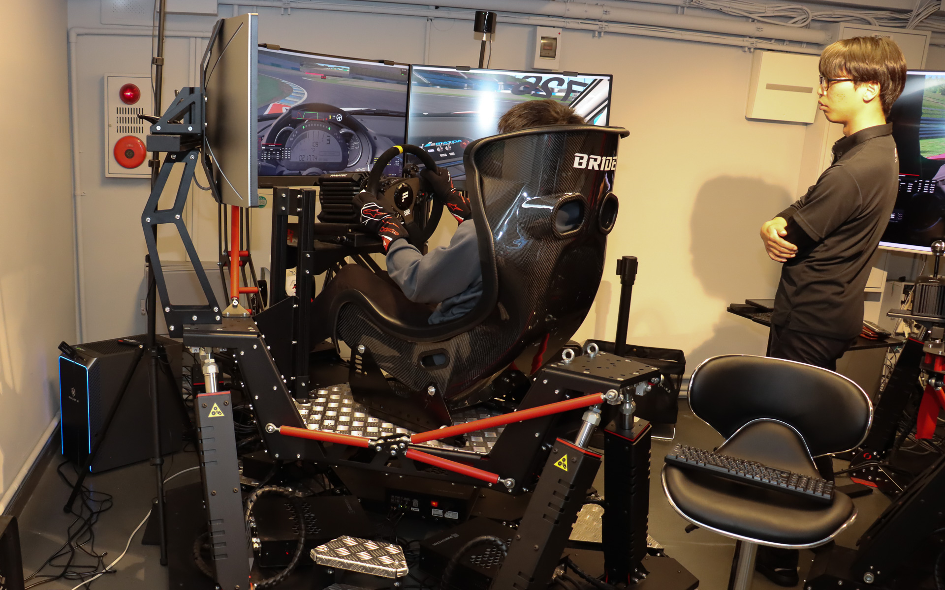 4期生によるシミュレータートレーニングの様子