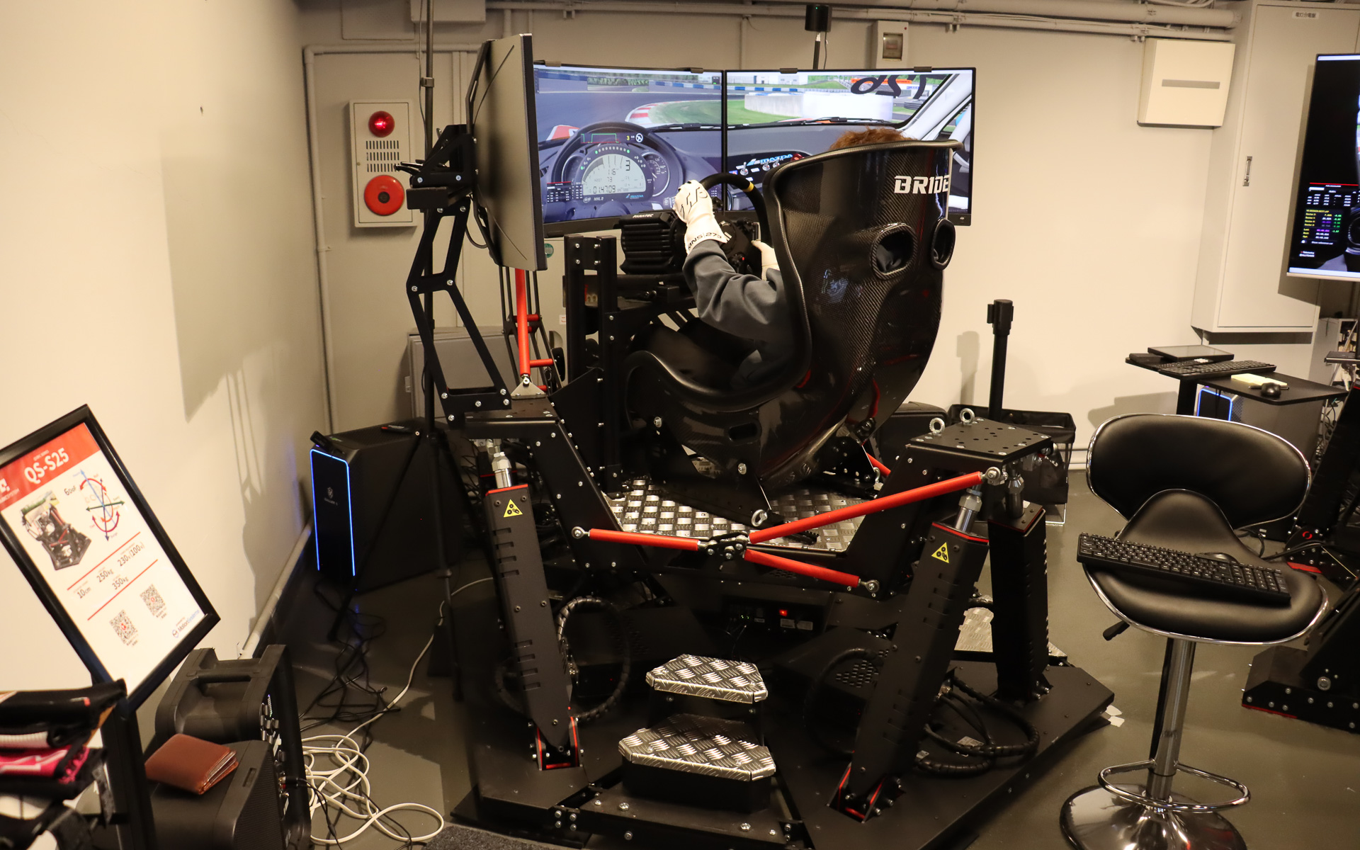 4期生によるシミュレータートレーニングの様子