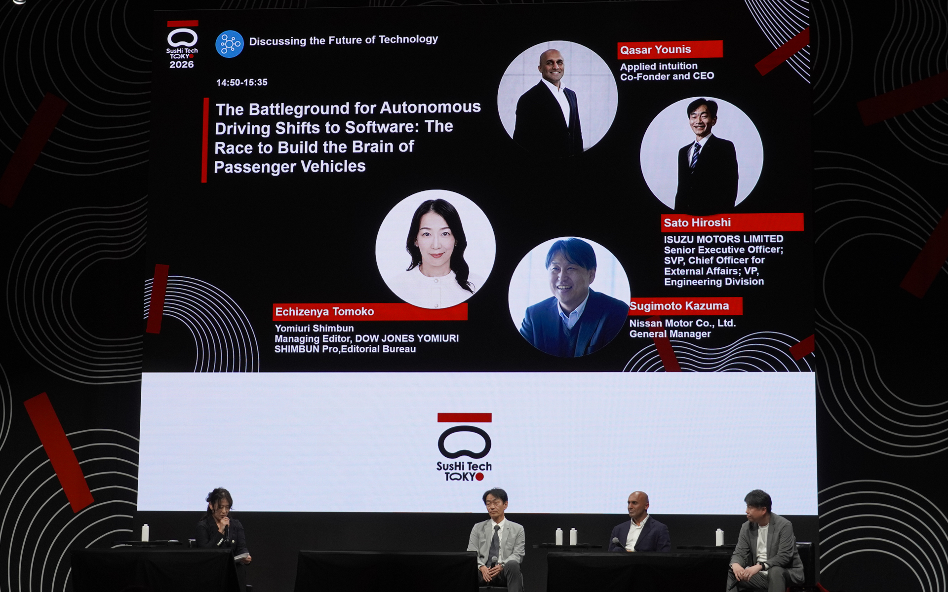 モデレータの読売新聞の越前谷知子氏によってディスカッションが進行した