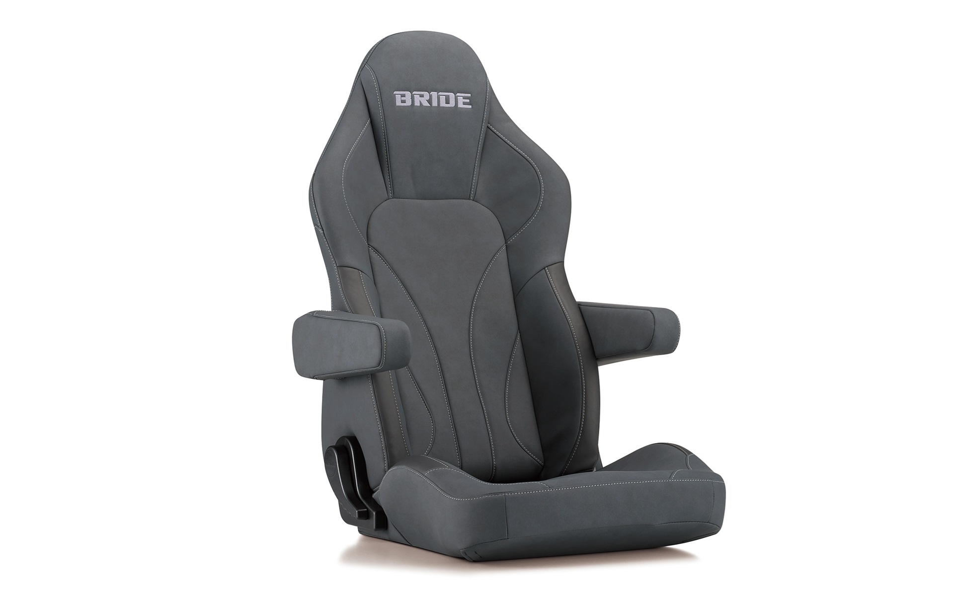 ブリッドが新製品「ストリームス・クルーズ・ヌグレ」の受注を開始した（アームレストは別売）