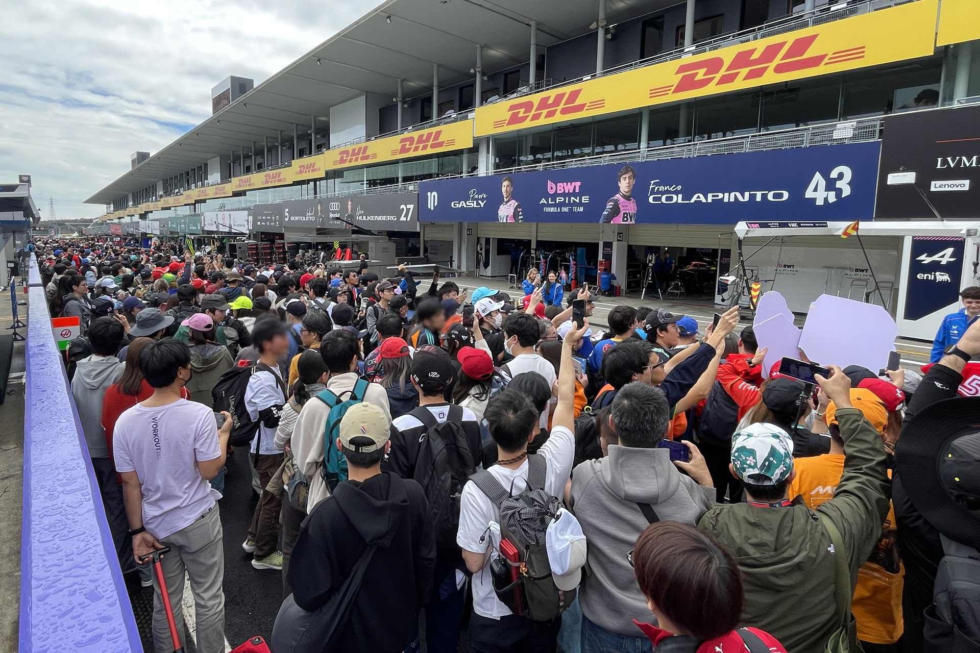 ノンストップピットウォークはもの凄い人