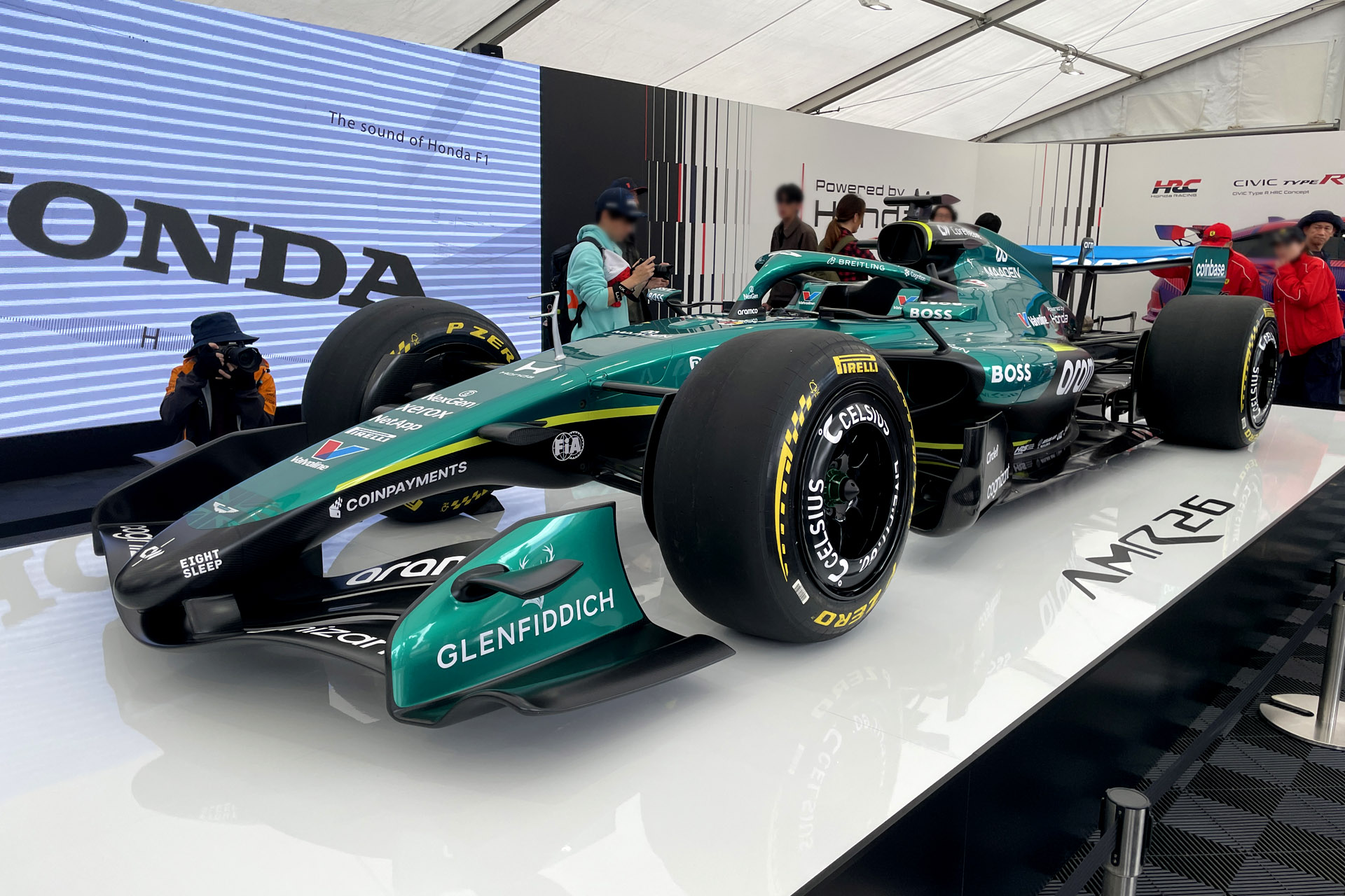 ホンダの展示車はアストンマーチン