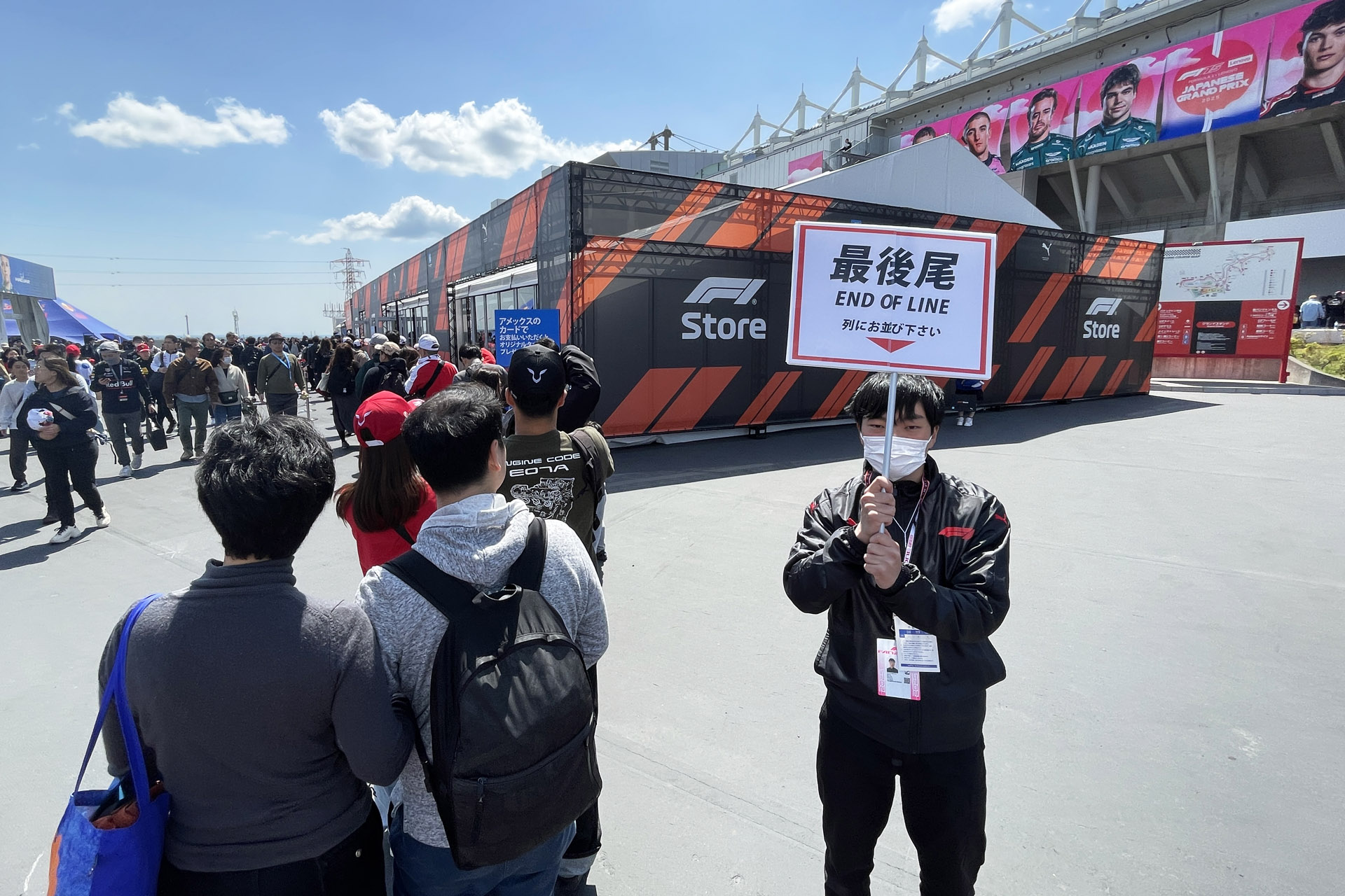 これは2025年の記事の写真。マスクはしているけど同じお兄さん!?