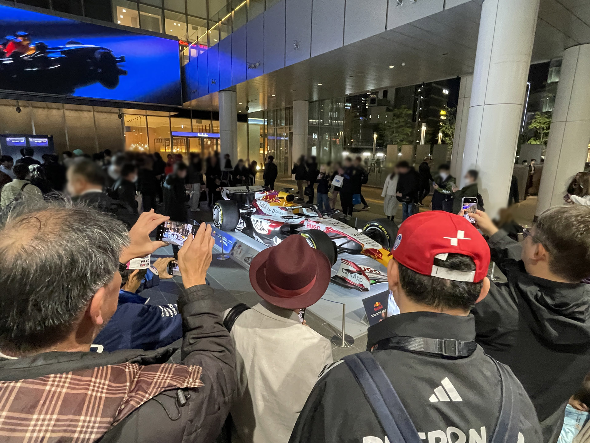 多くの人が写真を撮っていた