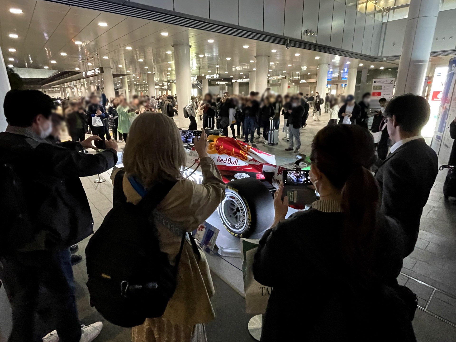 多くの人が写真を撮っていた