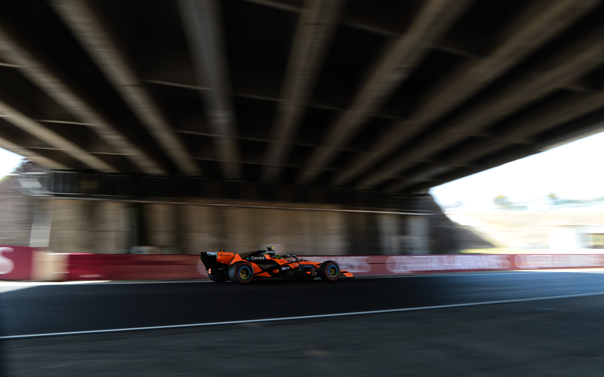 焦点距離24mm、シャッター速度1/60秒、マニュアルフォーカス、マニュアル露出で撮影