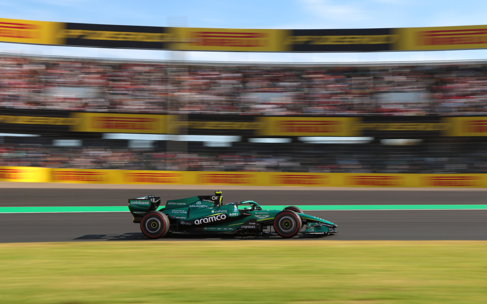 スタンドを背景に入れて焦点距離35mm、シャッター速度1/60秒で撮影