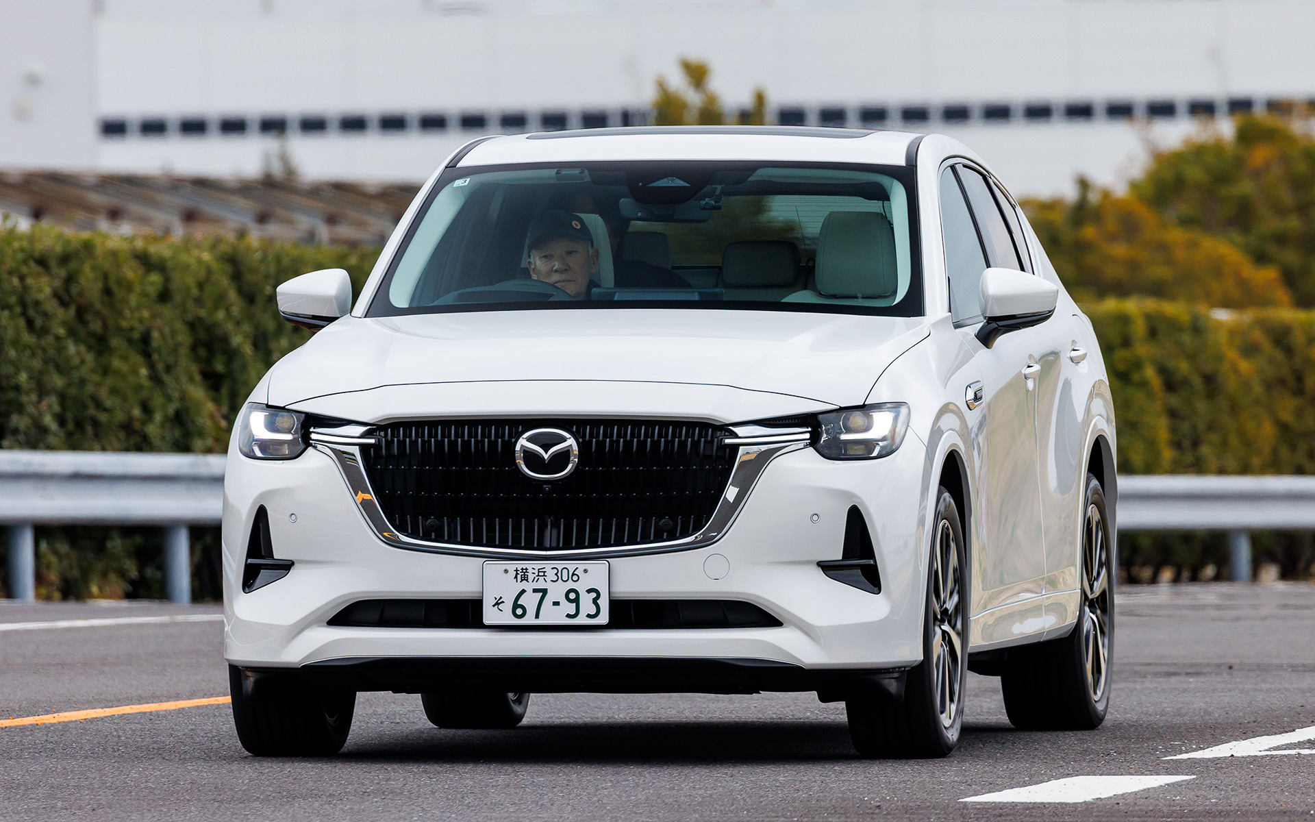 3月に行なわれたメーカー合同EV取材会。国内メーカーのBEV/PHEVを主とした最新電動モデルが一同に会し、各モデルに試乗することができた。今回はその第六弾としてマツダ「CX-60 PHEV」編をお届けする