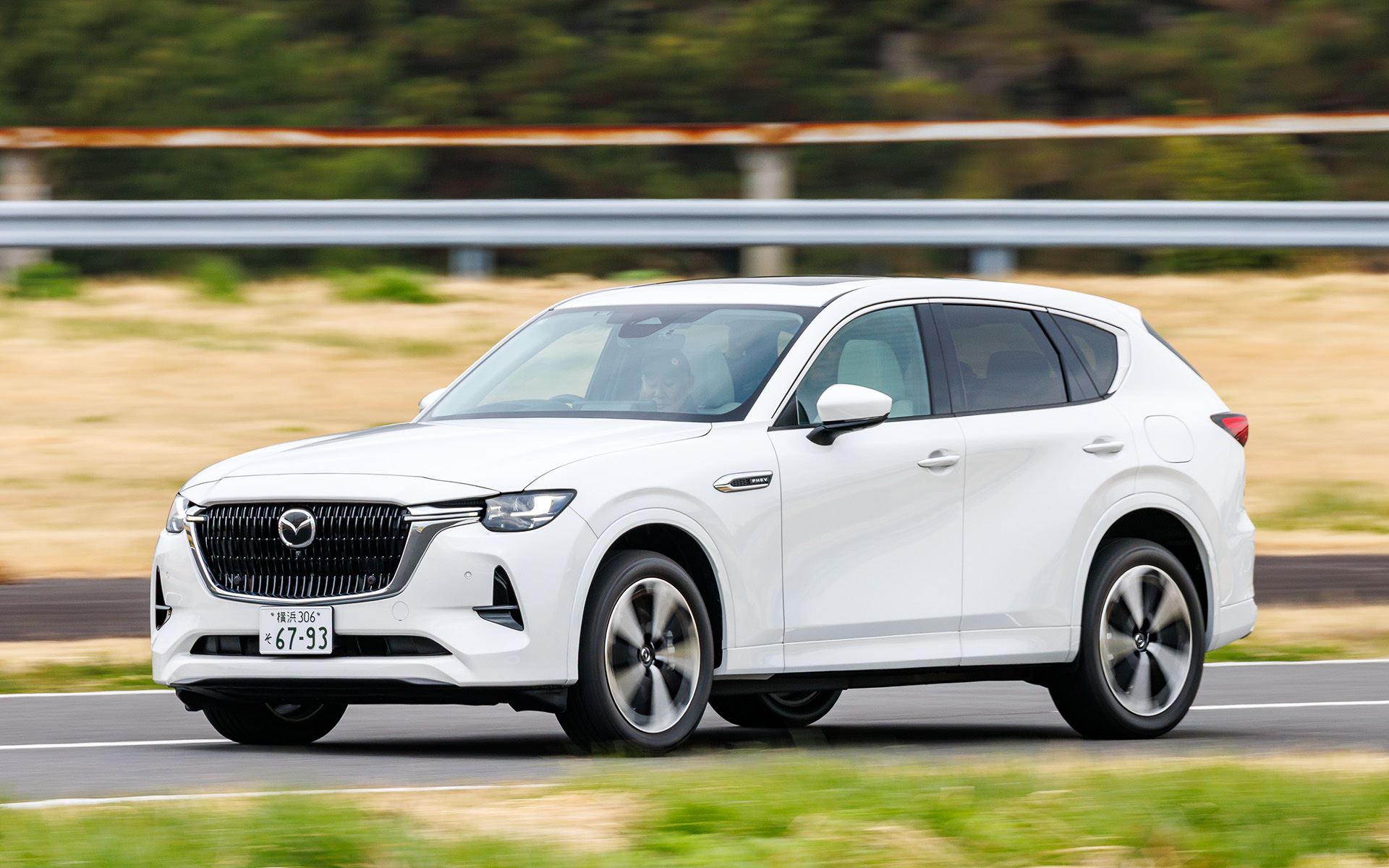 試乗車は「CX-60 PHEV Premium Modern」（649万5500円）。ボディサイズは4740×1890×1685mm（全長×全幅×全高）、ホイールベースは2870mm。車両重量は2100kg