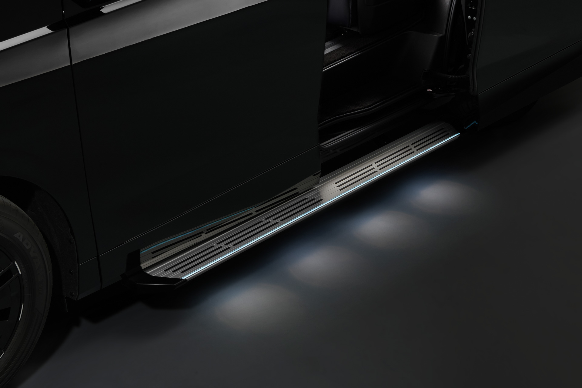 新型「エルグランド ステップタイプ」