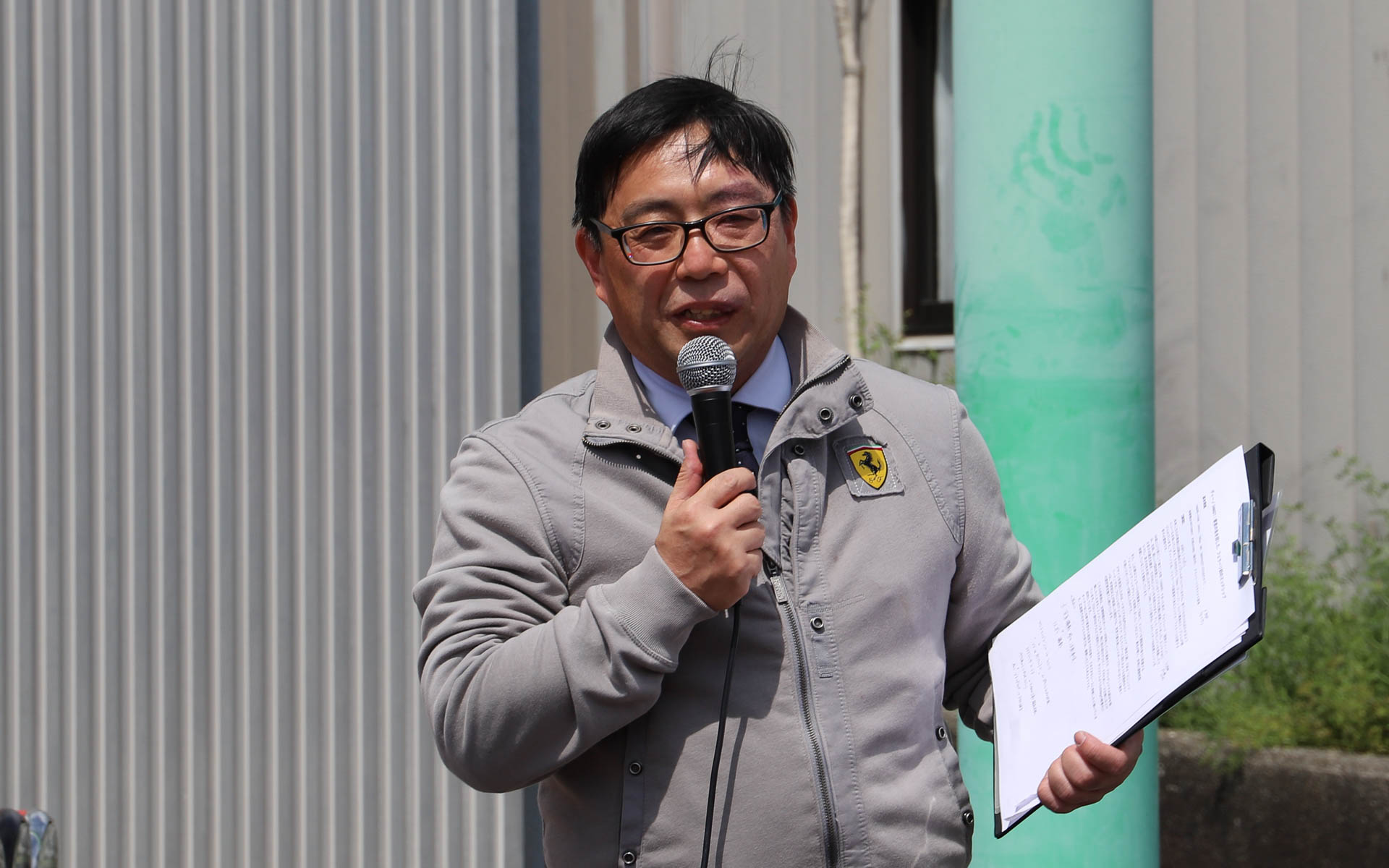 車両の解説など、イベントの進行役を務めたネッツトヨタ南国株式会社 中古車本部 課長 嶋﨑賢氏