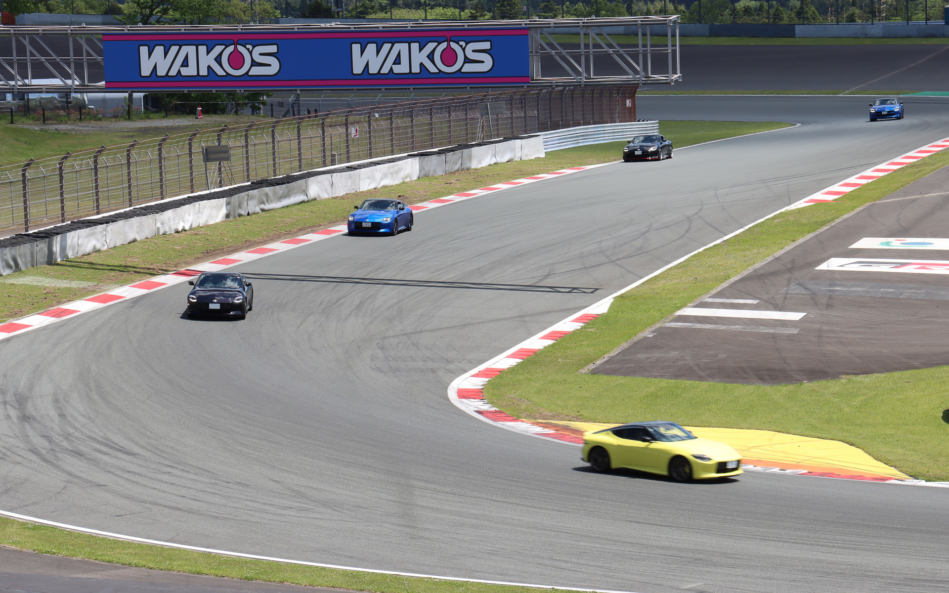 広々としたクローズドコースで参加者は愛車が持つポテンシャルを味わっていた