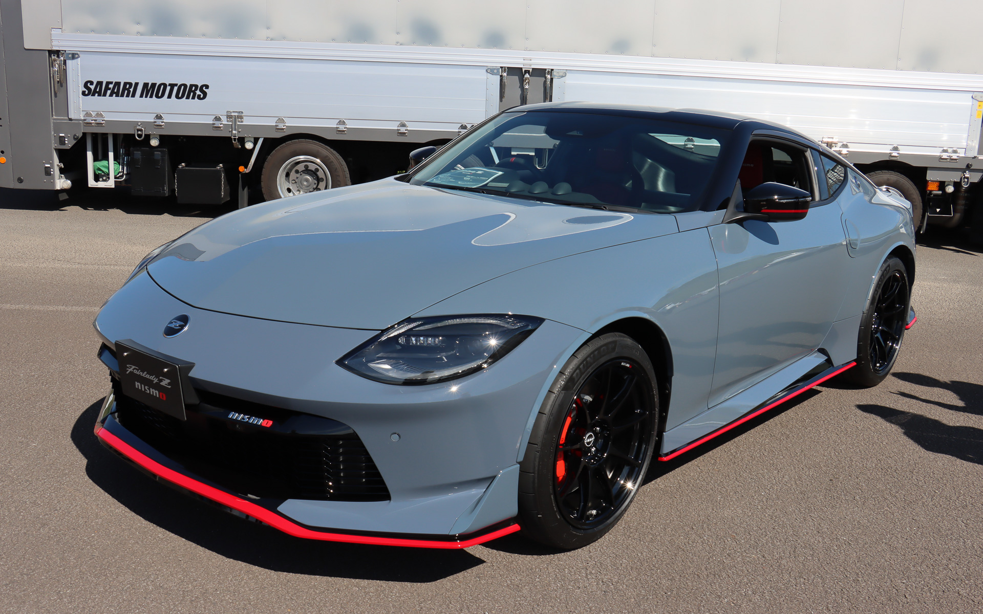 今夏発売ということで、基準車となるマイナーチェンジモデル同様、フロントノーズにZエンブレムを装着