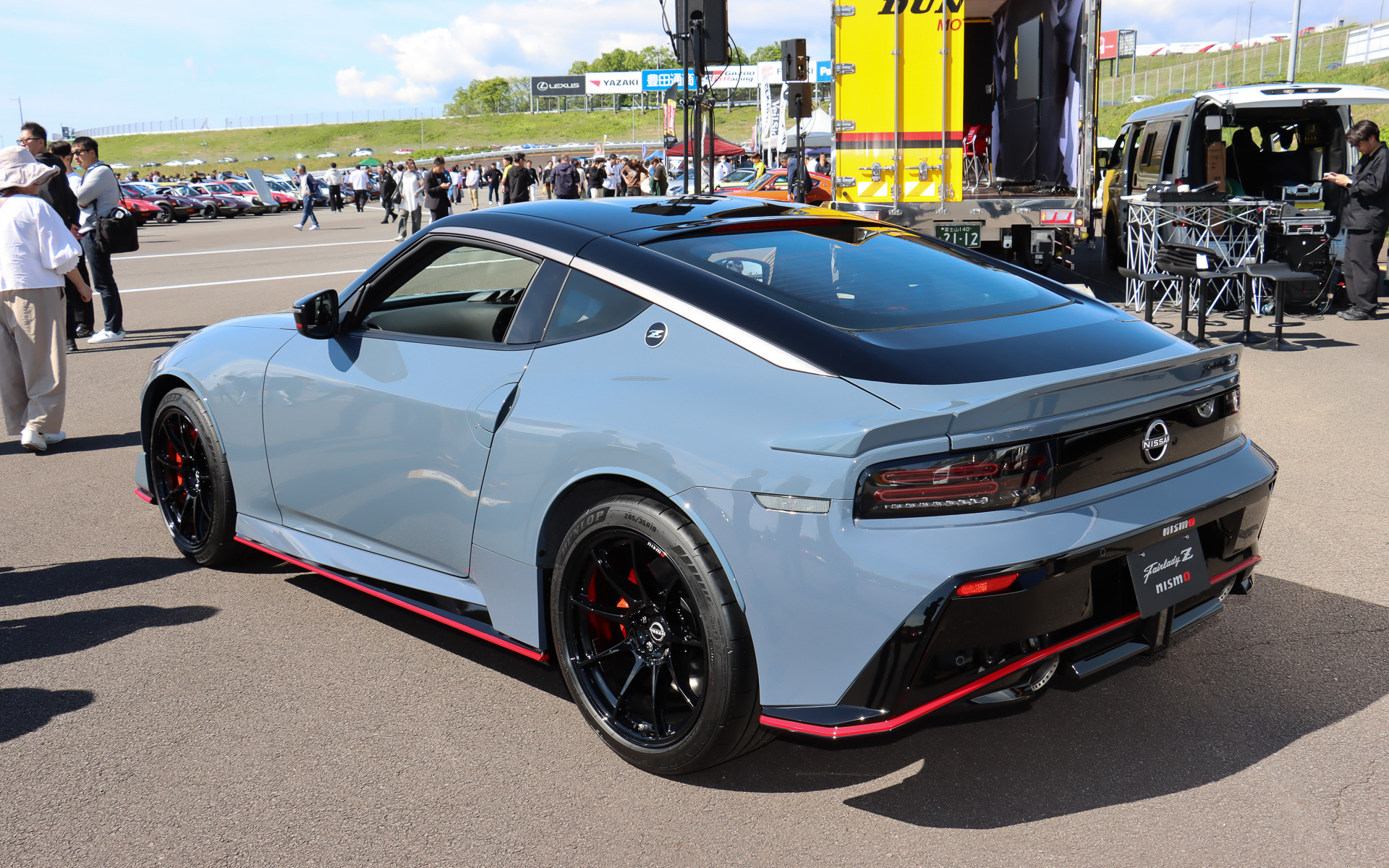 今夏発売ということで、基準車となるマイナーチェンジモデル同様、フロントノーズにZエンブレムを装着