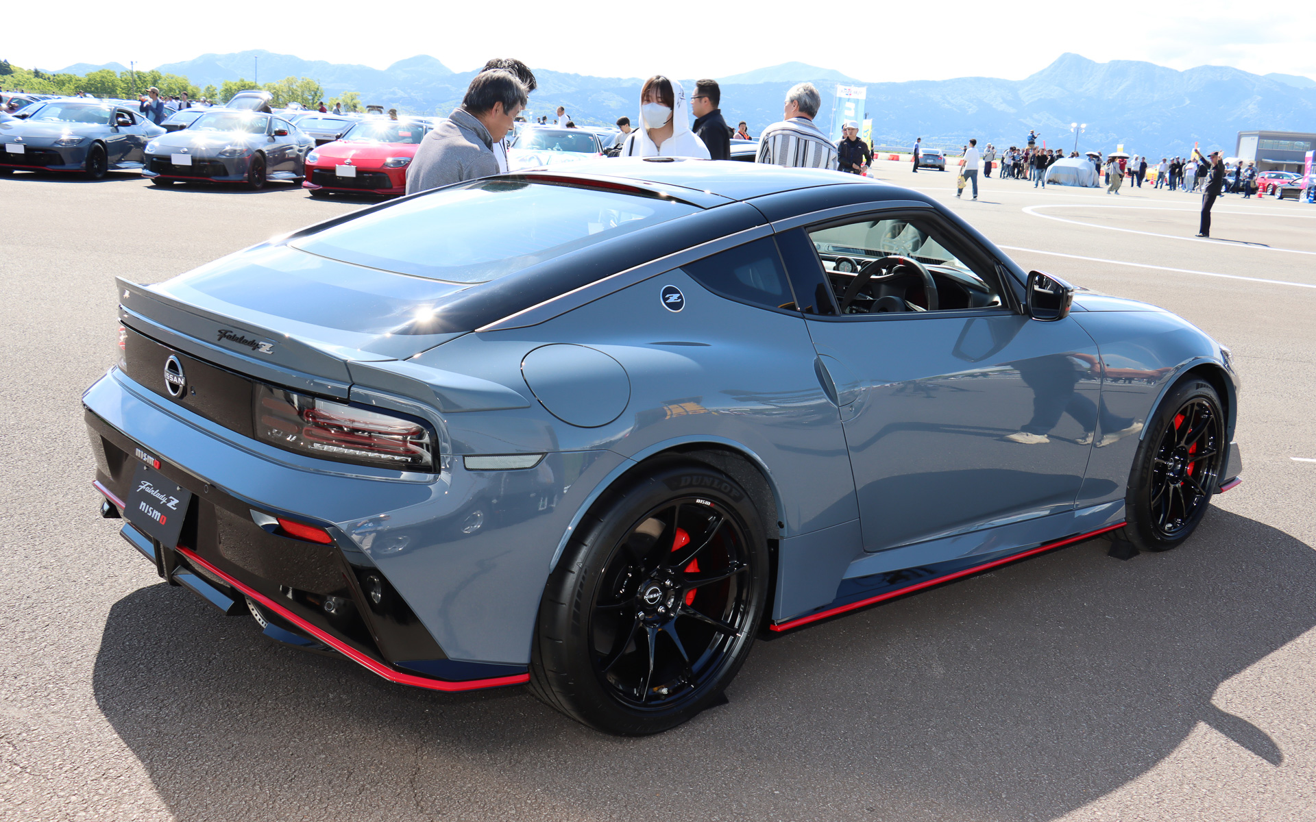 今夏発売ということで、基準車となるマイナーチェンジモデル同様、フロントノーズにZエンブレムを装着