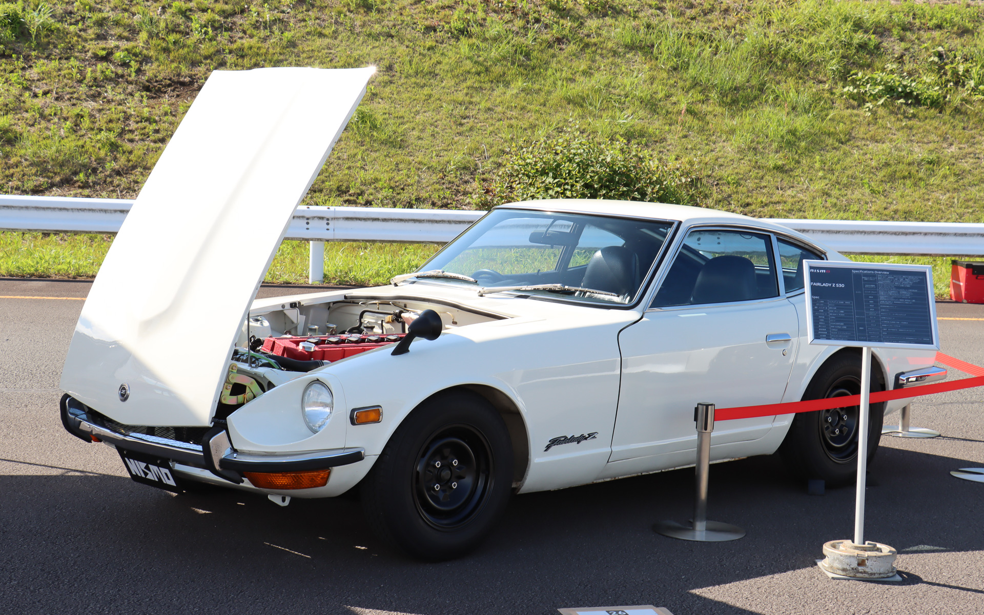 2025年に発売されたNISMOの「L型6気筒エンジン用DOHC変換キット」を搭載した初代フェアレディZ。エンジンは最高出力は221kW（300PS）程度、最大トルクは294Nm程度を発生する