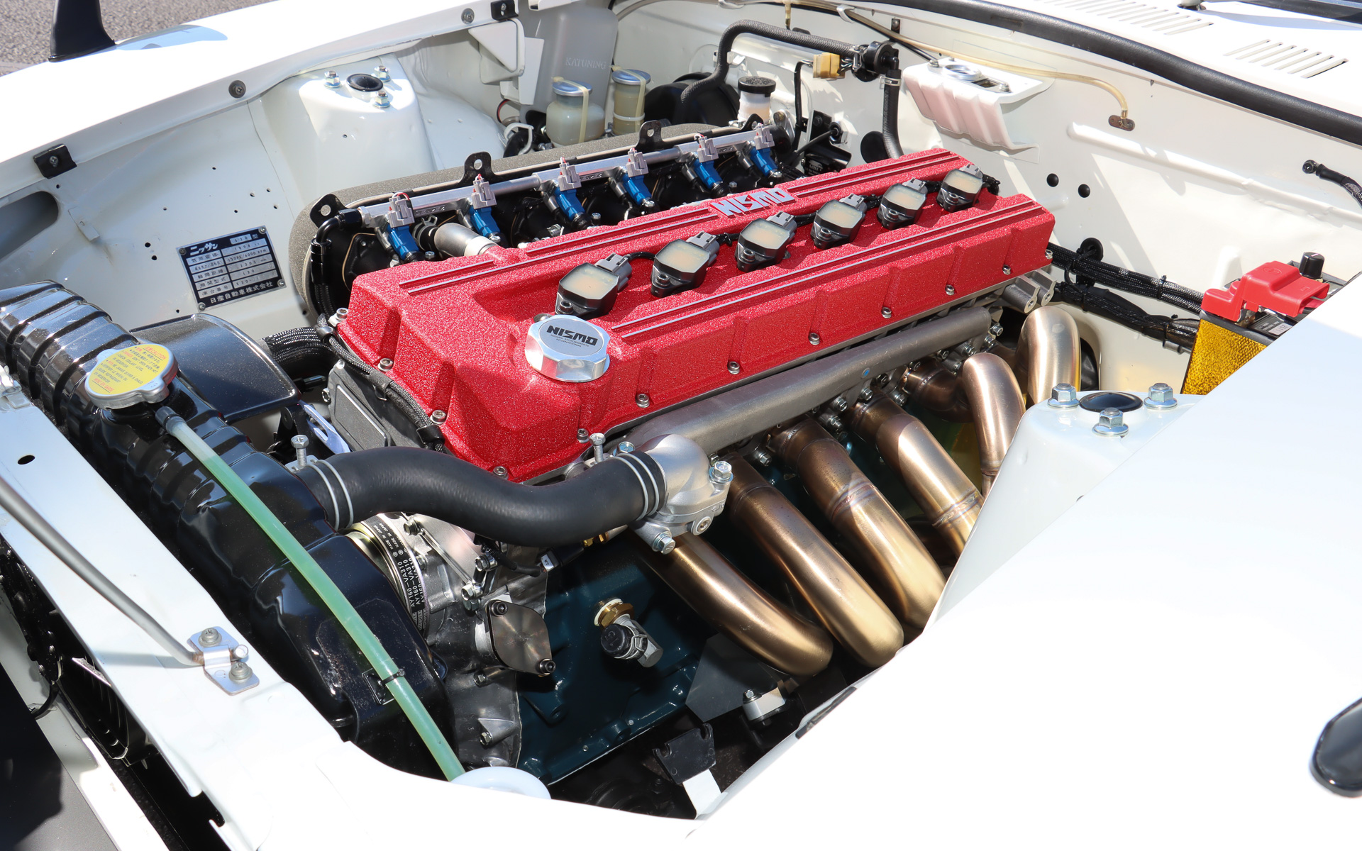 2025年に発売されたNISMOの「L型6気筒エンジン用DOHC変換キット」を搭載した初代フェアレディZ。エンジンは最高出力は221kW（300PS）程度、最大トルクは294Nm程度を発生する