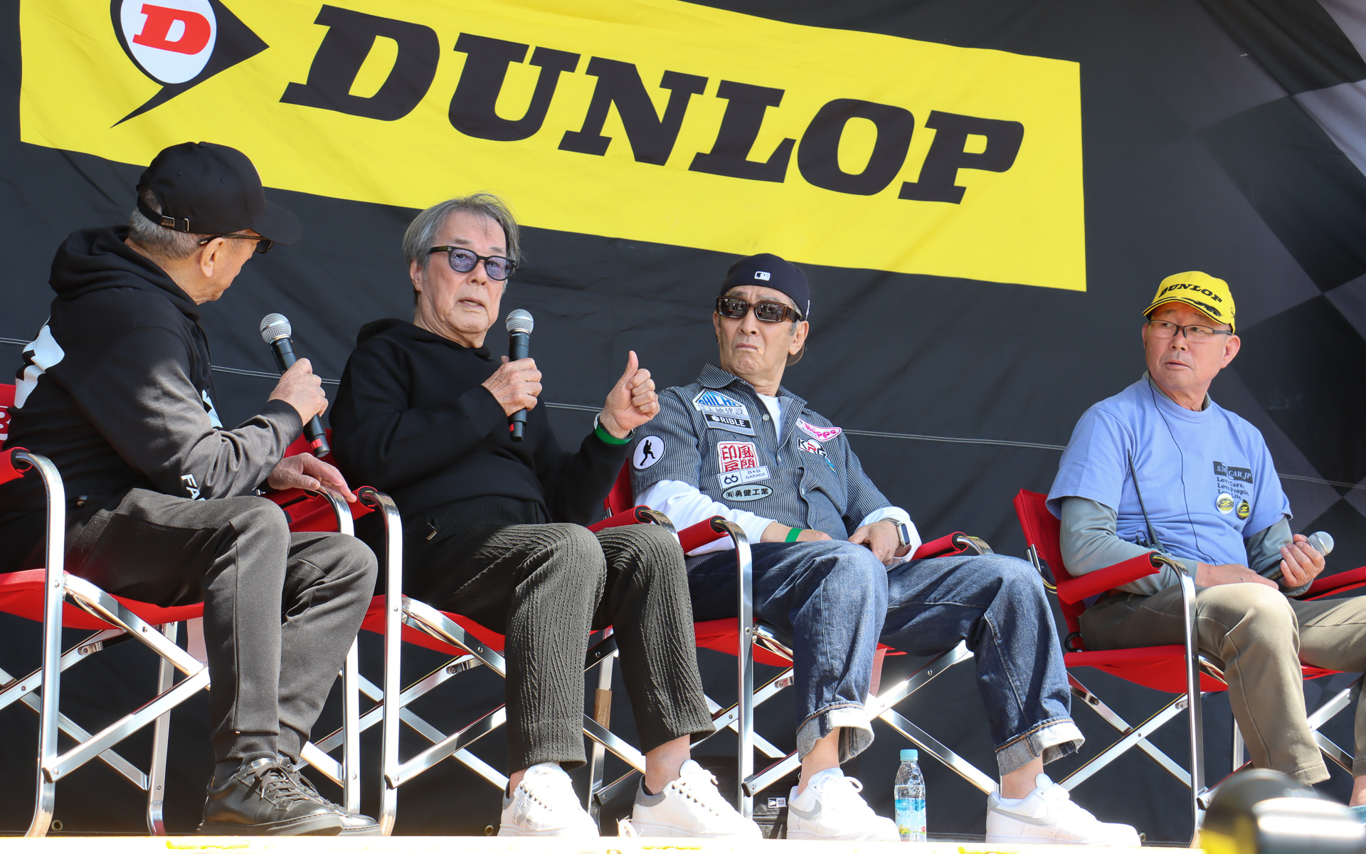 左から元レーシングドライバーでセントラル20代表の柳田春人氏、元レーシングドライバーでホシノインパル代表の星野一義氏、元レーシングドライバーの桑島正美氏、S30ZCAR.JP 会長 竹内章氏