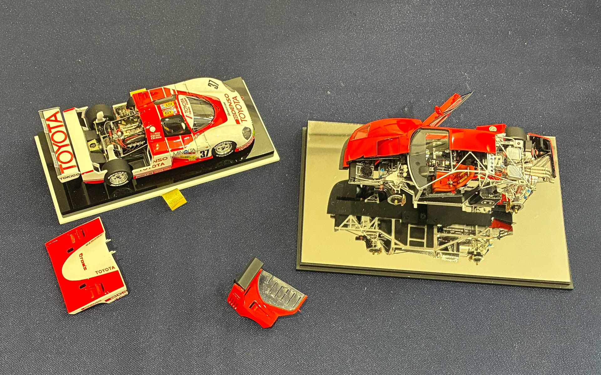 超精密なミニチュア。フェラーリF40の下まわりも見せるなんてなかなかです。トヨタ87Cも超カッコよかった