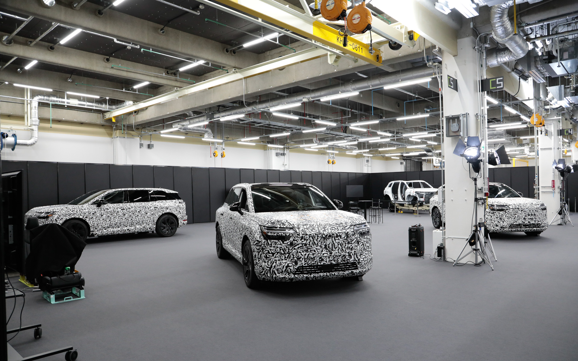 レクサスやGRの研究開発現場となっている「Toyota Technical Center Shimoyama」。施設には整備フロアもあり、走る・壊す・直すの開発サイクルを高速に回すことができる