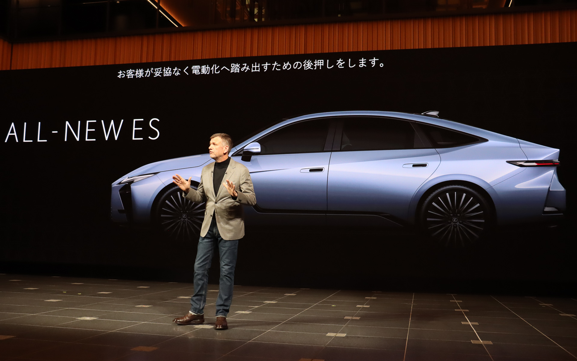 新型「ES」はユーザーが妥協なく電動化に踏み出す後押しをする