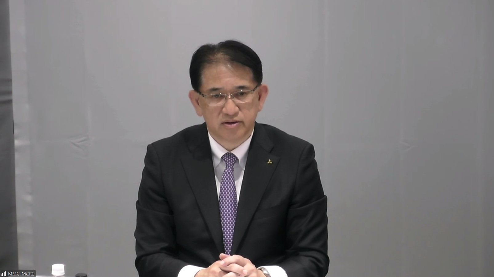 質疑応答で回答する岸浦社長